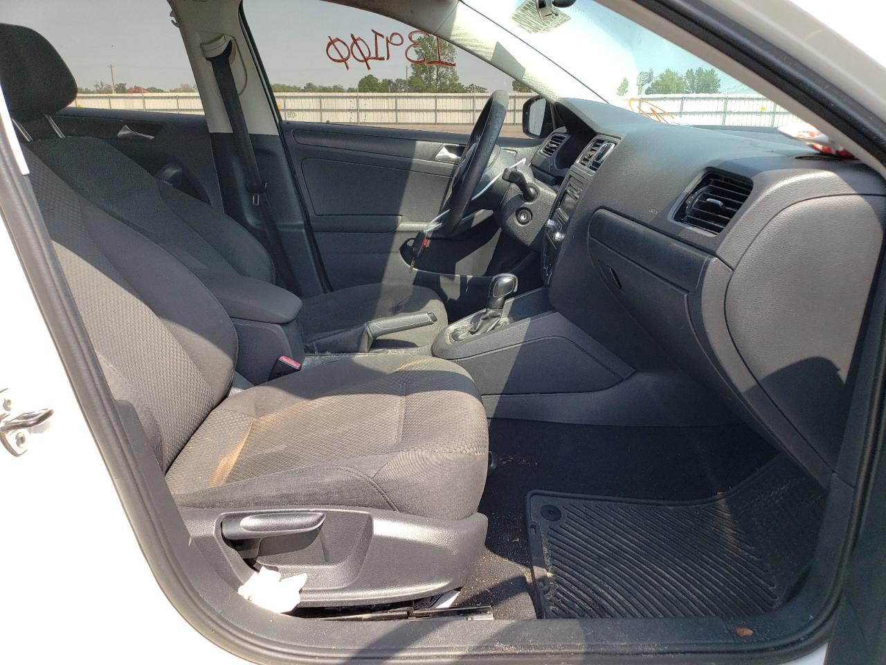 Photo 5 from auction – 2012 VOLKSWAGEN JETTA with VIN 3VW2K7AJ1CM338136