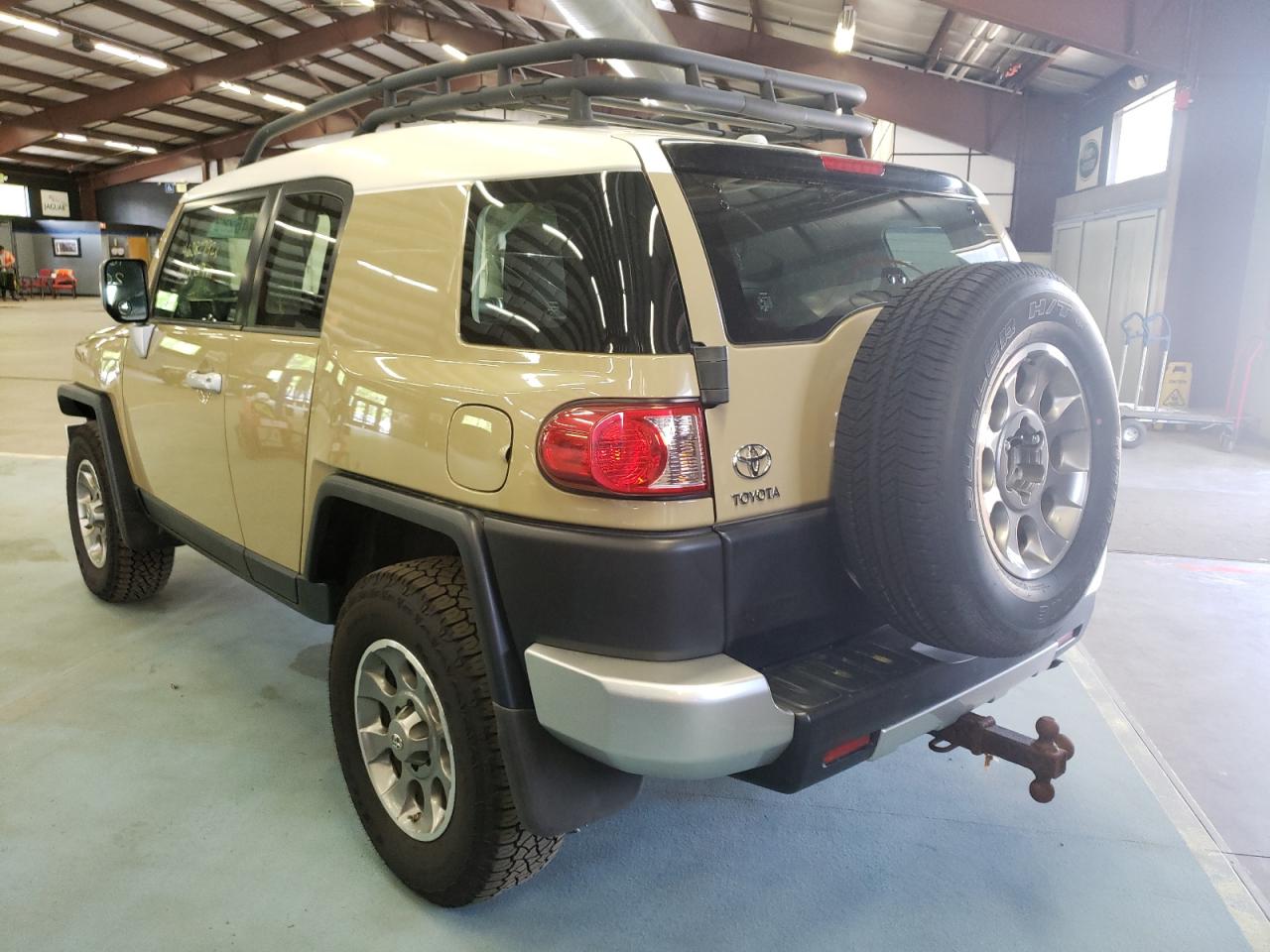 Photo 3 from auction – 2011 TOYOTA FJ CRUISER with VIN JTEBU4BF2BK103560