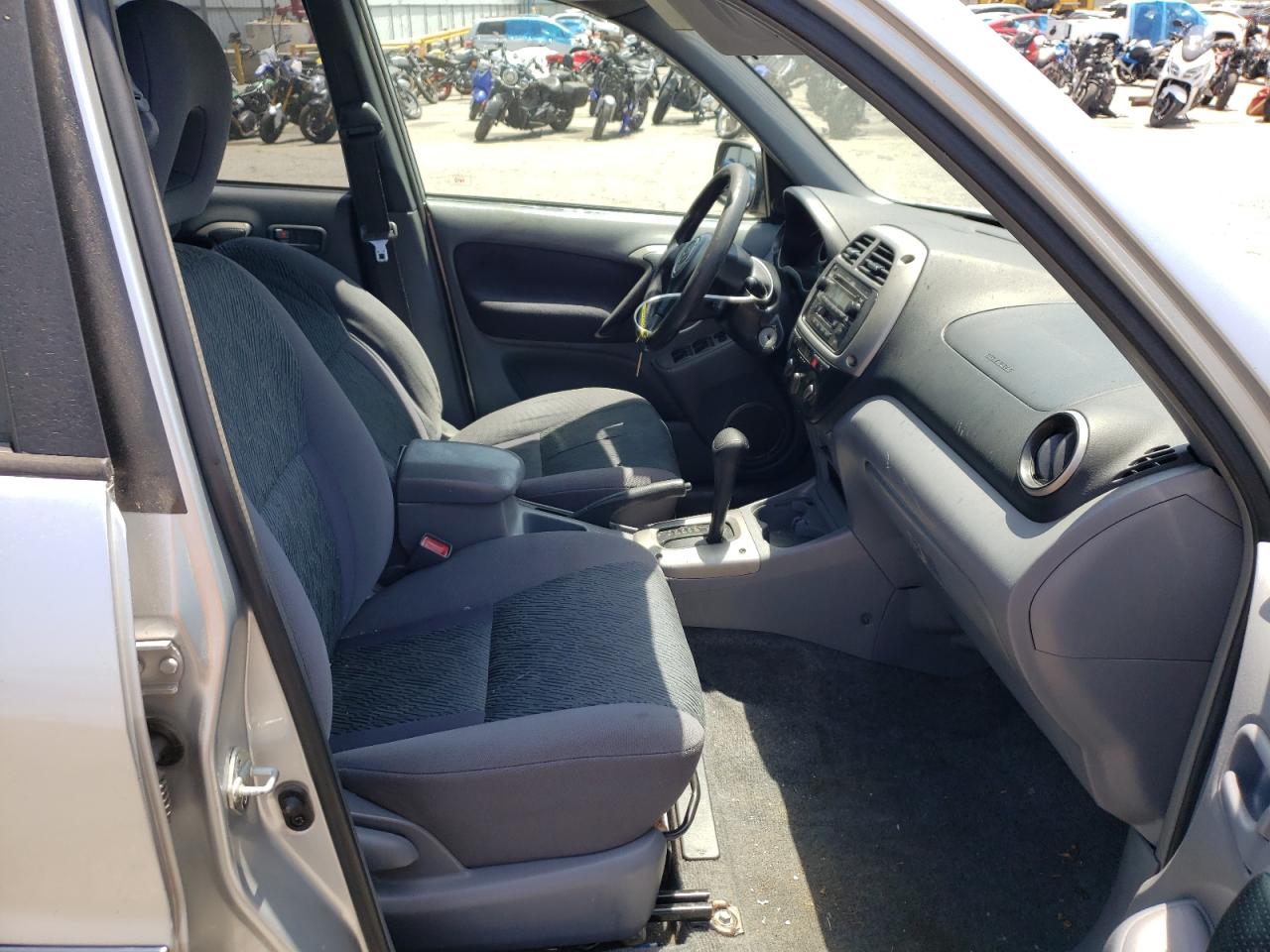 Photo 5 from auction – 2001 TOYOTA RAV4 with VIN JTEHH20V116003907