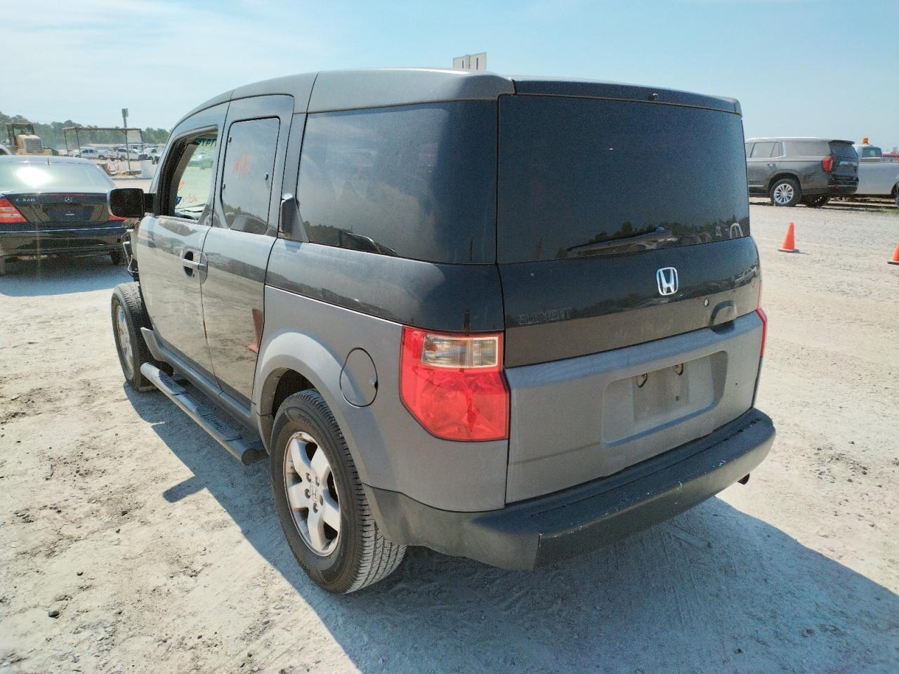 Photo 3 from auction – 2003 HONDA ELEMENT EX with VIN 5J6YH185X3L003759