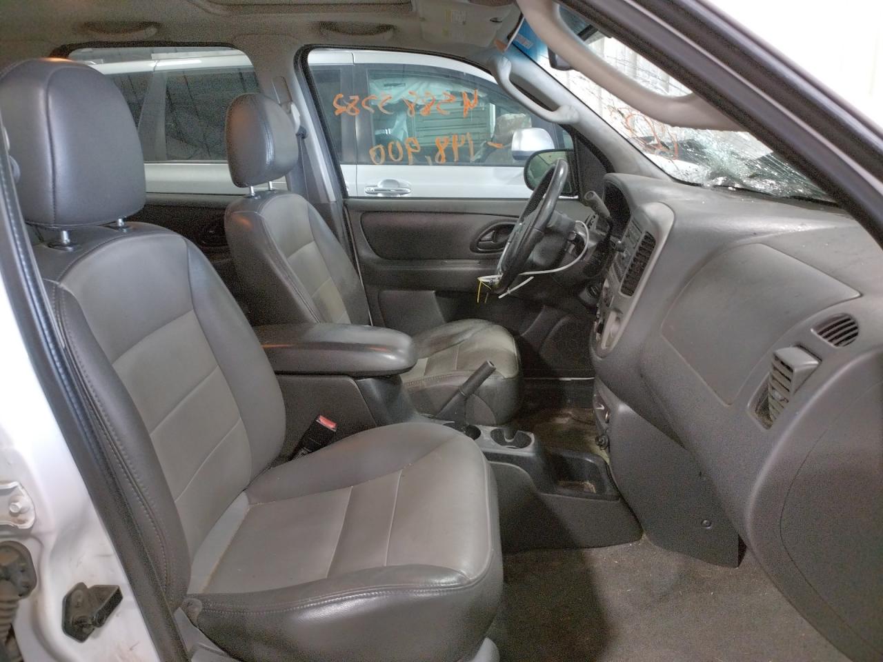 Photo 19 from auction – 2004 FORD ESCAPE XLT with VIN 1FMYU93154KA38295