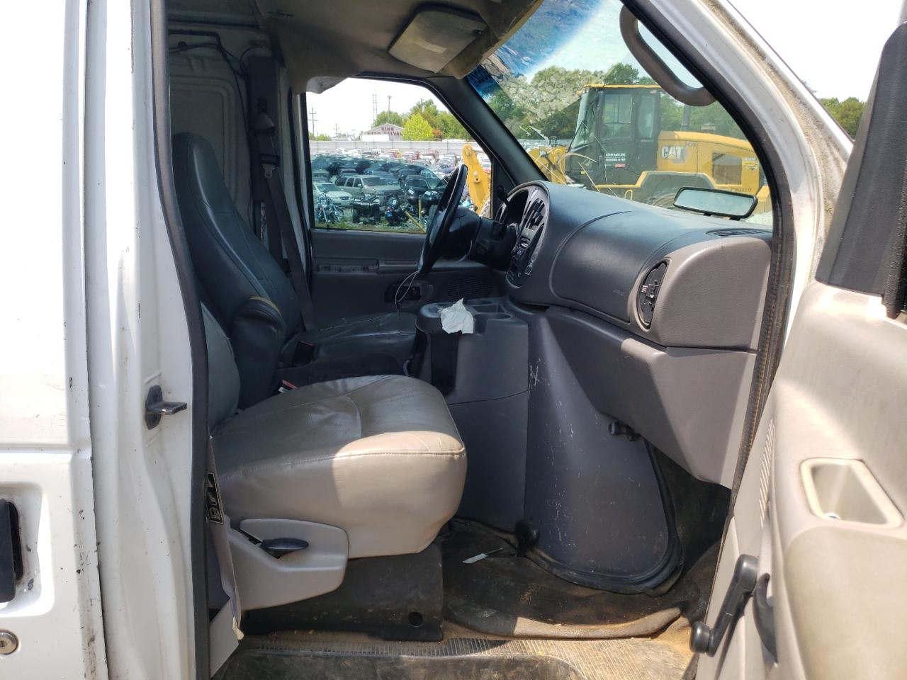 Photo 5 from auction – 2001 FORD E250 with VIN 1FTNE24L11HA45023