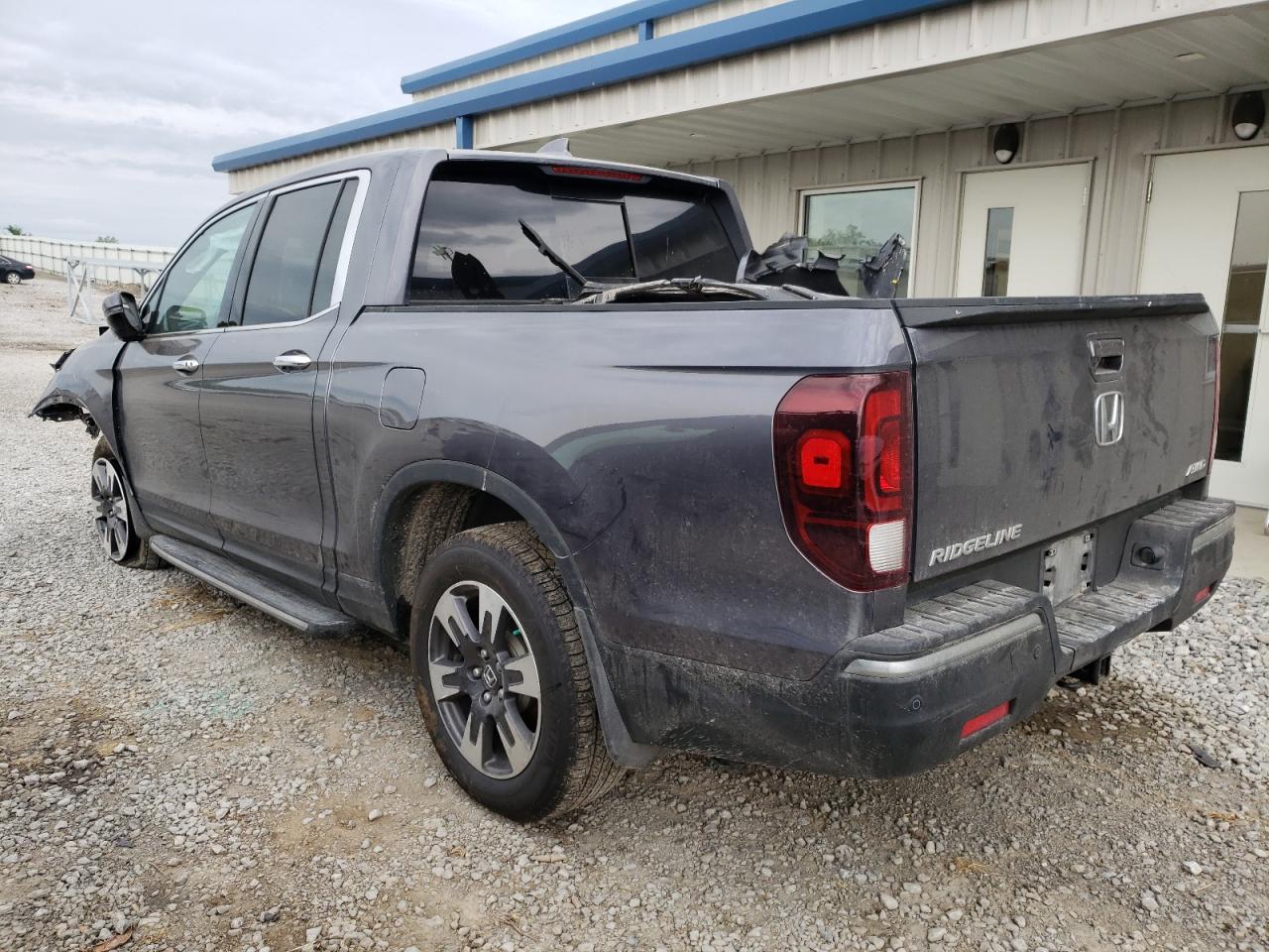 Photo 3 from auction – 2017 HONDA RIDGELINE with VIN 5FPYK3F72HB003943