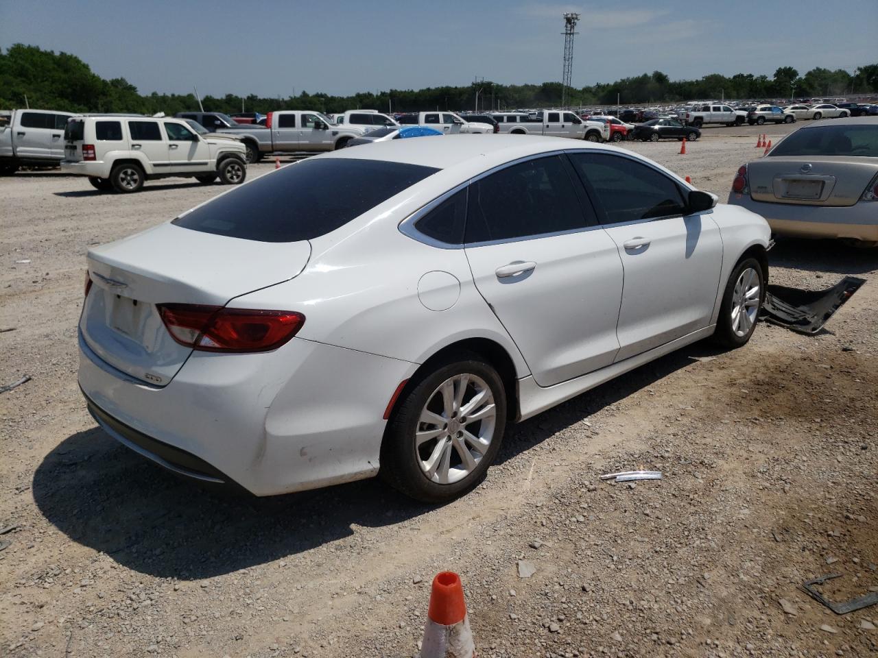 Photo 4 from auction – 2015 CHRYSLER 200 LIMITE with VIN 1C3CCCAB5FN686106