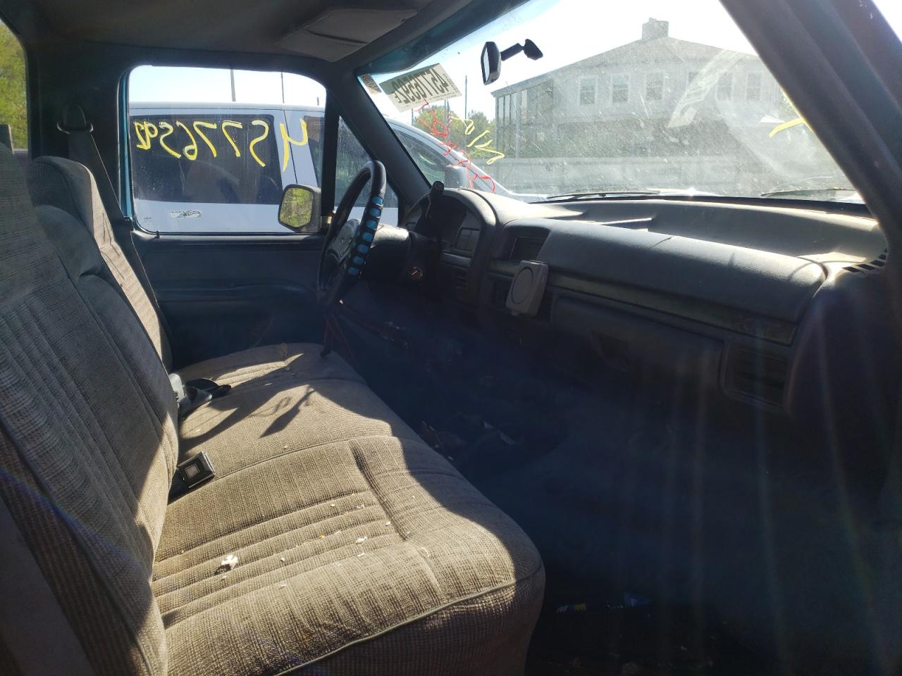 Photo 5 from auction – 1993 FORD F-250 with VIN 2FTHF26H8PCA09607