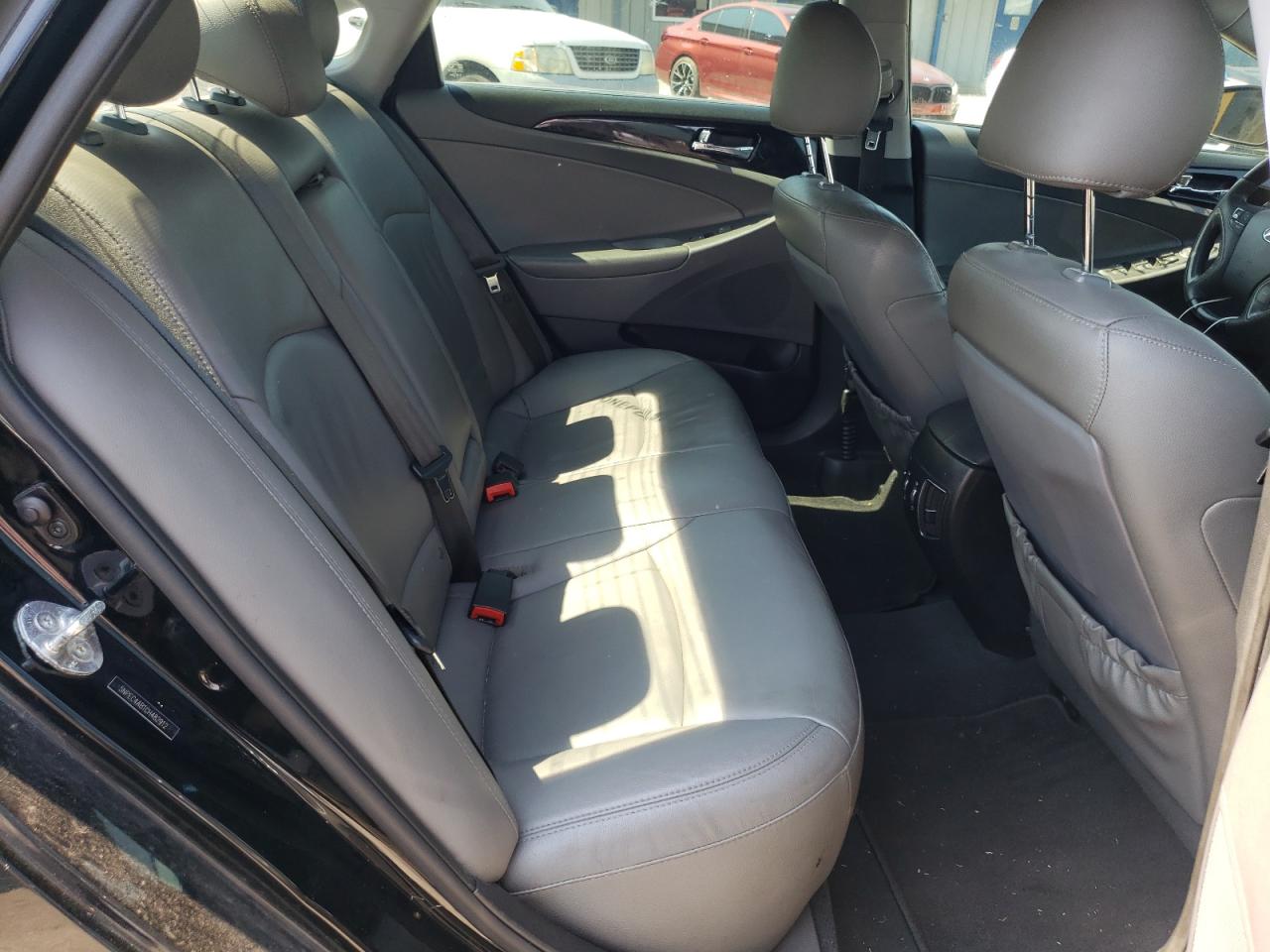 Photo 6 from auction – 2012 HYUNDAI SONATA SE with VIN 5NPEC4AB1CH482912