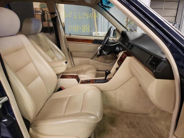 Photo 5 from auction – 1995 MERCEDES-BENZ E 320 BASE with VIN WDBEA32E5SC218268