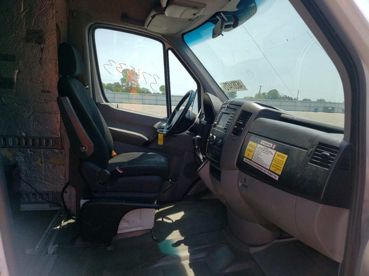 Photo 5 from auction – 2014 FREIGHTLINER SPRINTER 2 with VIN WDYPE8DBXE5912143