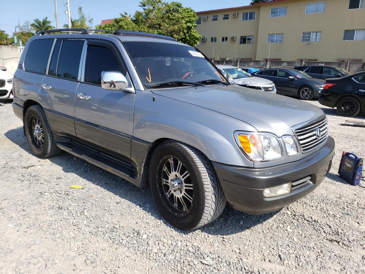 LEXUS LX 470 2002 with VIN JTJHT00W023512306 - Photo from auction