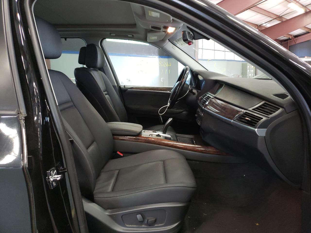 Photo 5 from auction – 2008 BMW X5 3.0I with VIN 5UXFE43558L025849