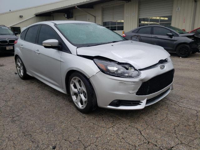 FORD FOCUS ST 2013 مع رقم تعريف المركبة 1FADP3L91DL318745 - صورة من المزاد