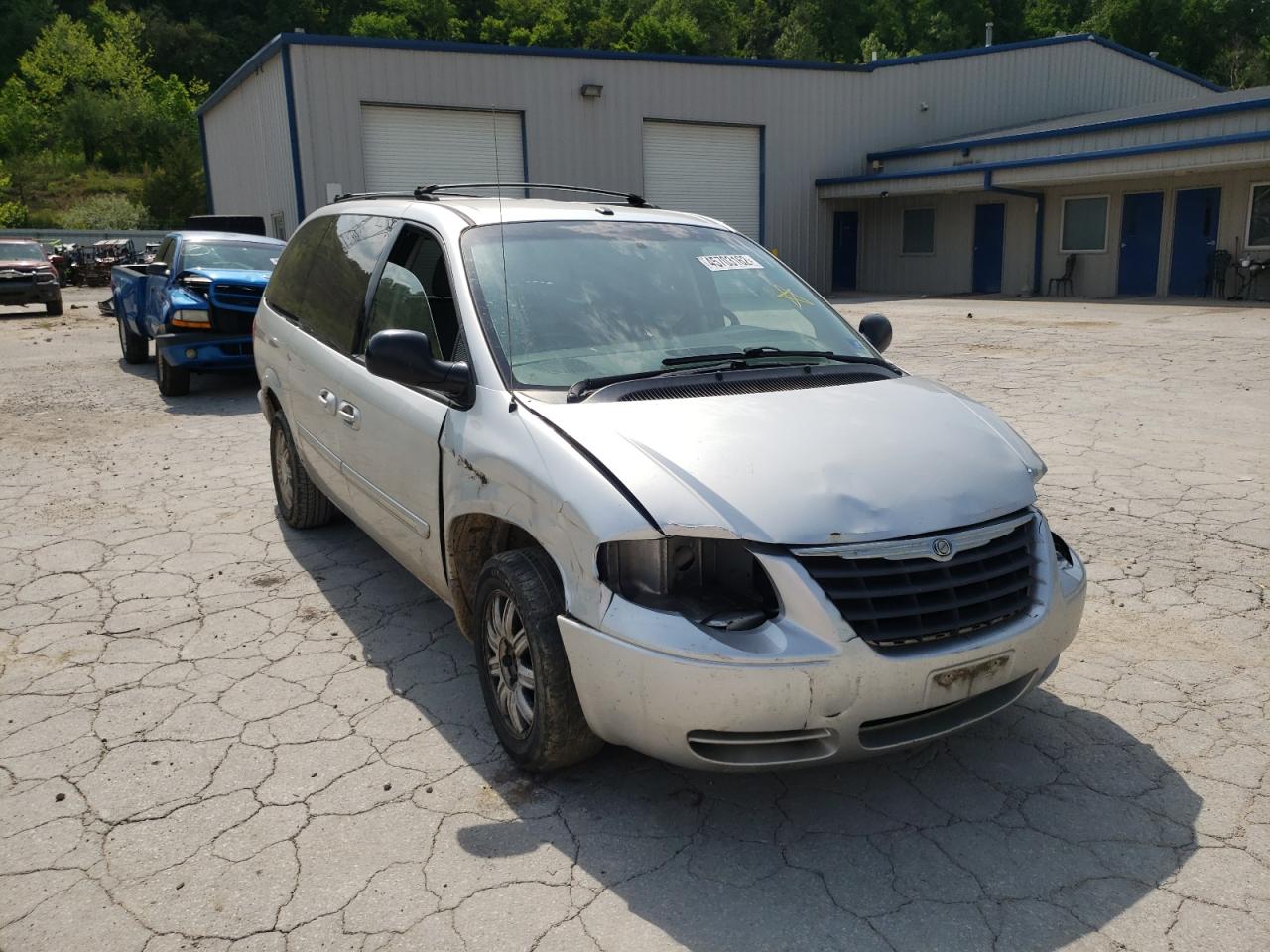 CHRYSLER TOWN & COU 2007 with VIN 2A4GP54L37R210744 - Photo from auction
