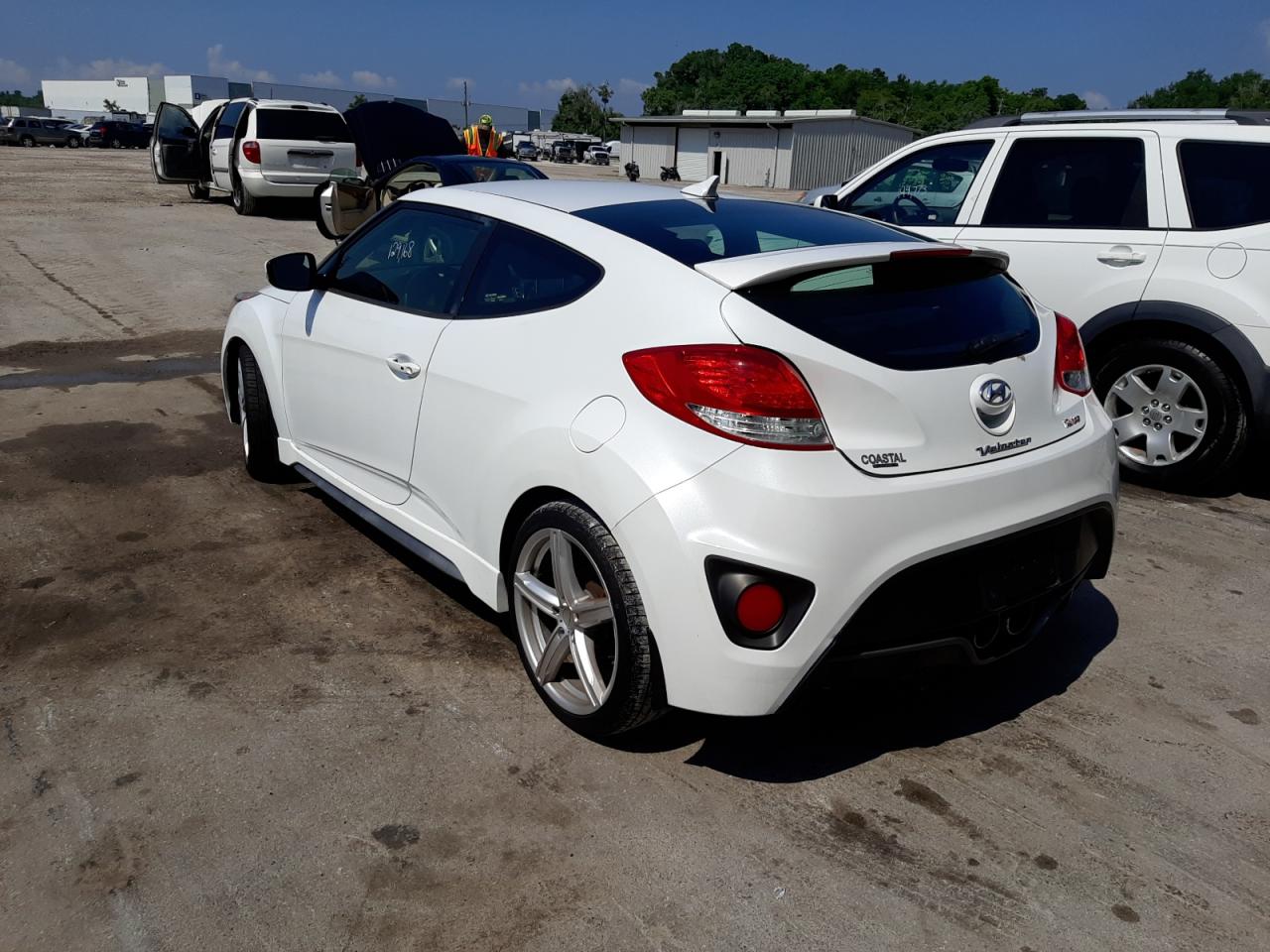 Photo 3 from auction – 2013 HYUNDAI VELOSTER T with VIN KMHTC6AE1DU172632