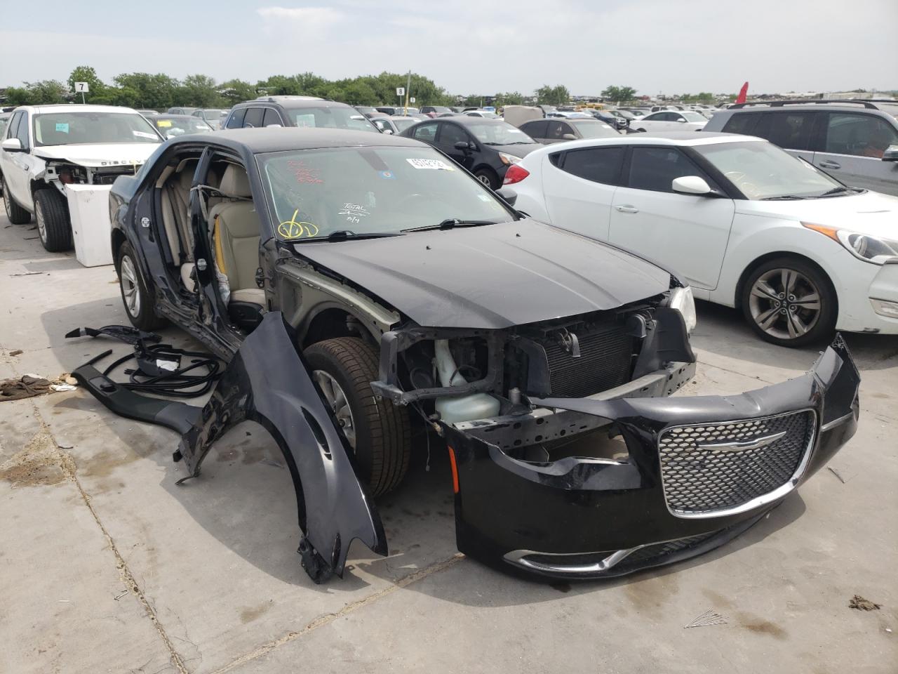 CHRYSLER 300 LIMITE 2015 مع رقم تعريف المركبة 2C3CCAAG1FH749436 - صورة من المزاد