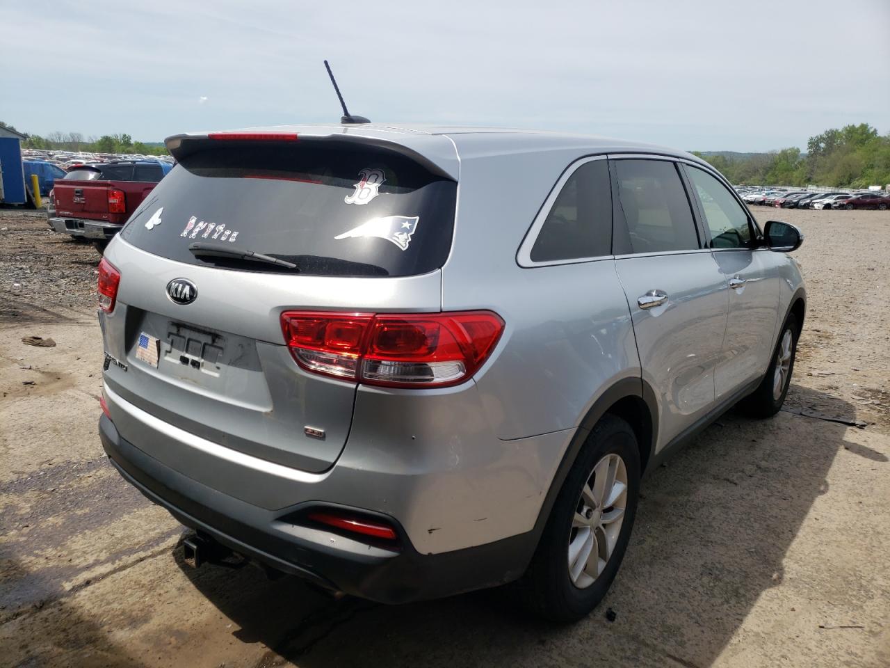Photo 4 from auction – 2016 KIA SORENTO LX with VIN 5XYPG4A31GG048265