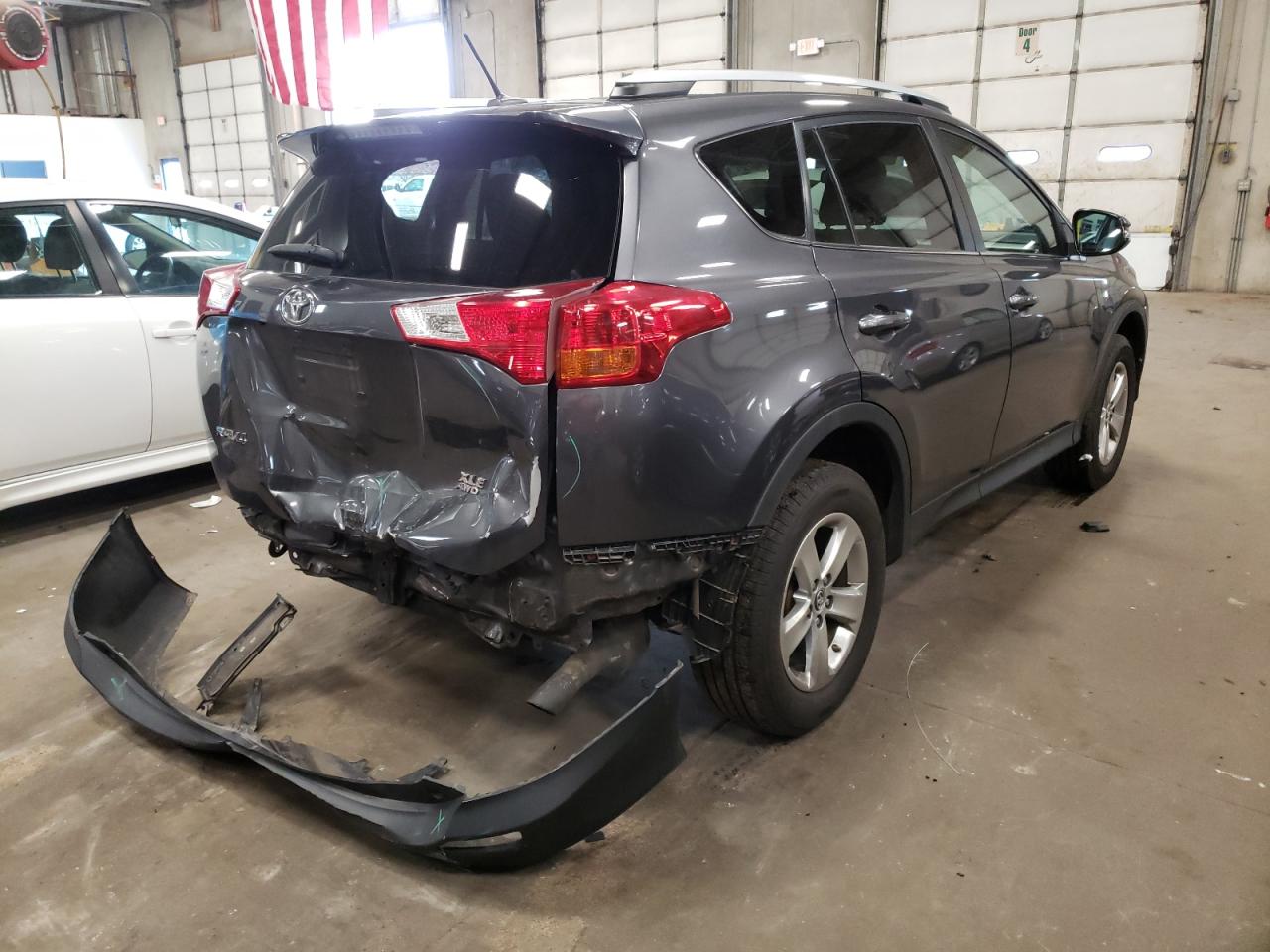 Photo 4 from auction – 2015 TOYOTA RAV4 XLE with VIN 2T3RFREV5FW232788
