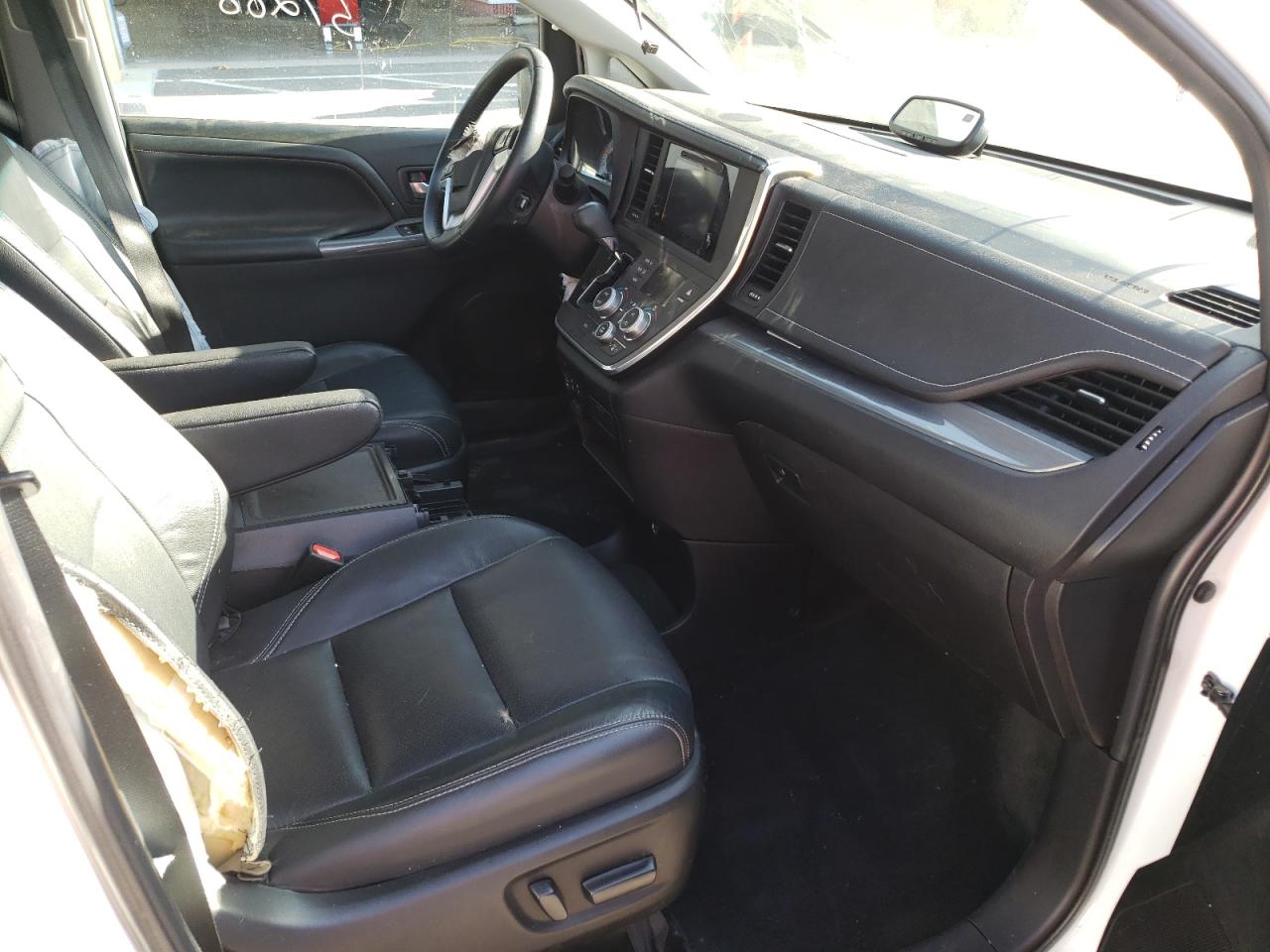 Photo 5 from auction – 2015 TOYOTA SIENNA SPO with VIN 5TDXK3DC5FS669966