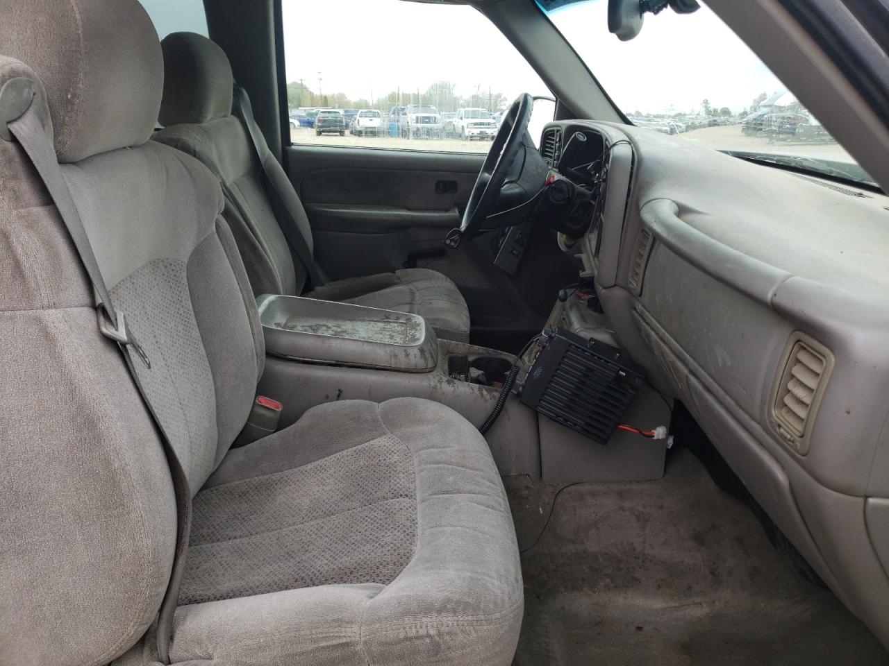 Photo 5 from auction – 2000 CHEVROLET SILVERADO with VIN 1GCEK19T7YE112103