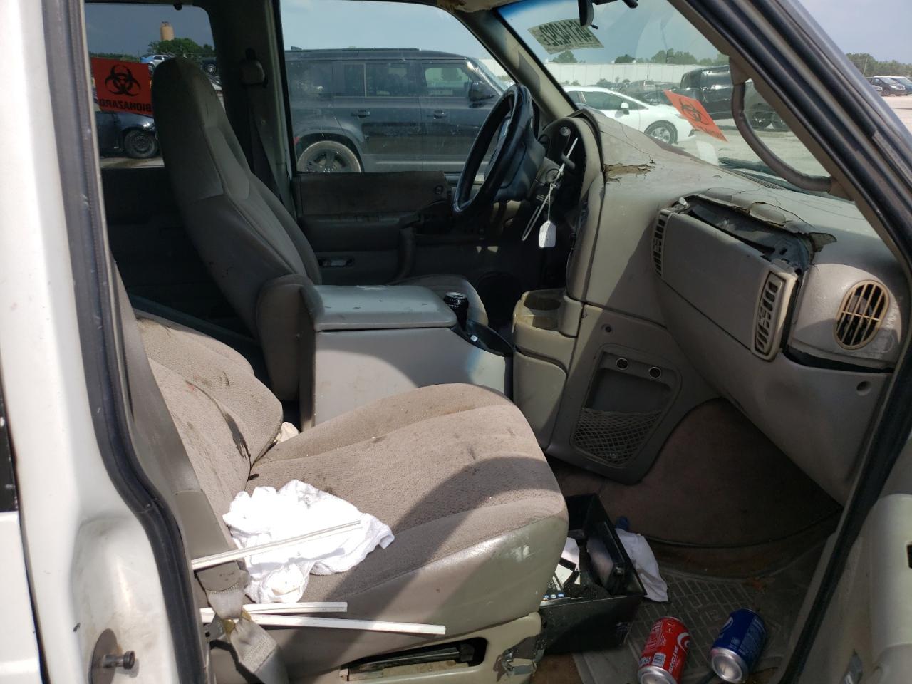 Photo 19 from auction – 2001 CHEVROLET ASTRO with VIN 1GNDM19W41B119153
