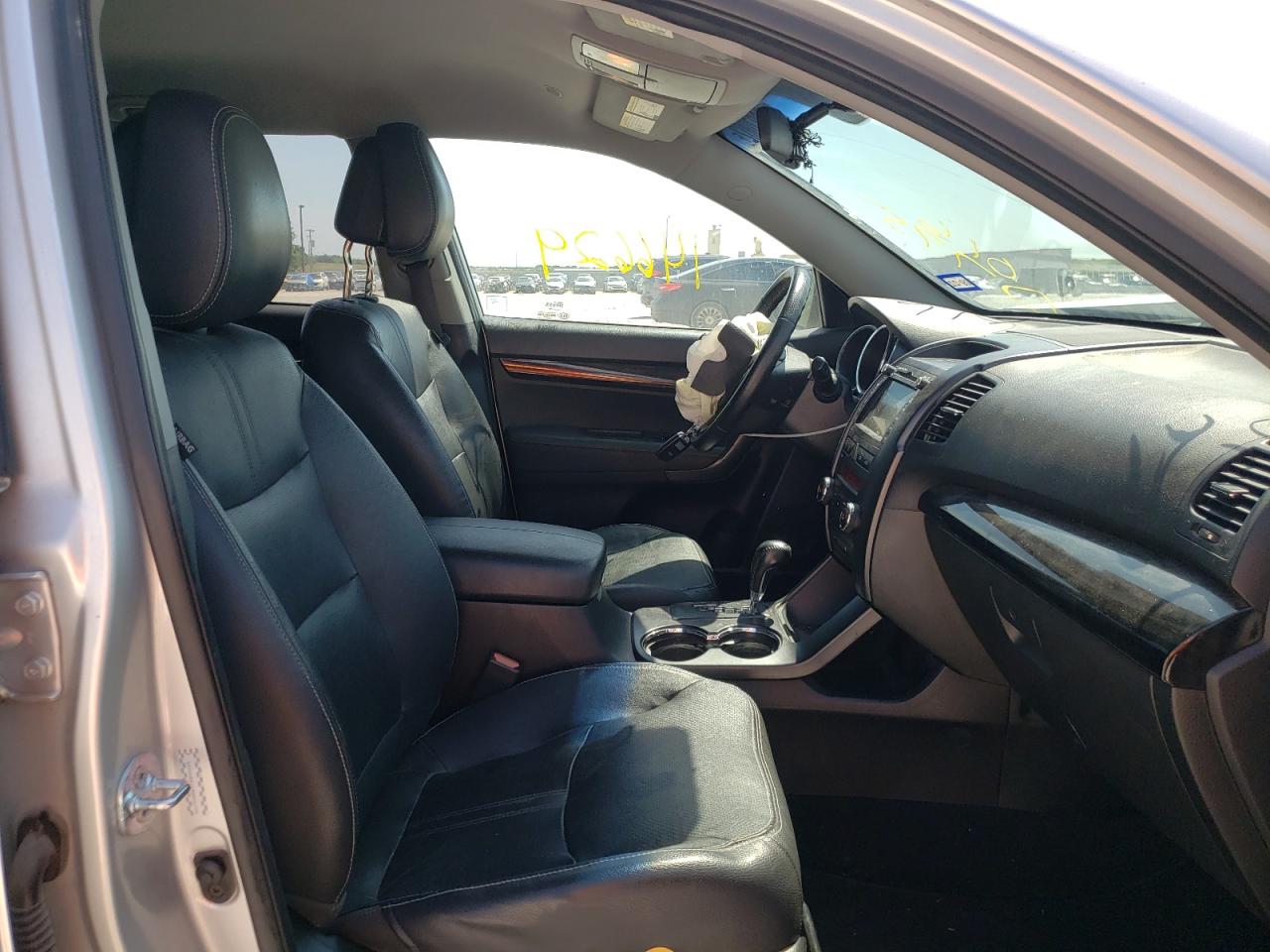 Photo 5 from auction – 2011 KIA SORENTO EX with VIN 5XYKUDA1XBG016795