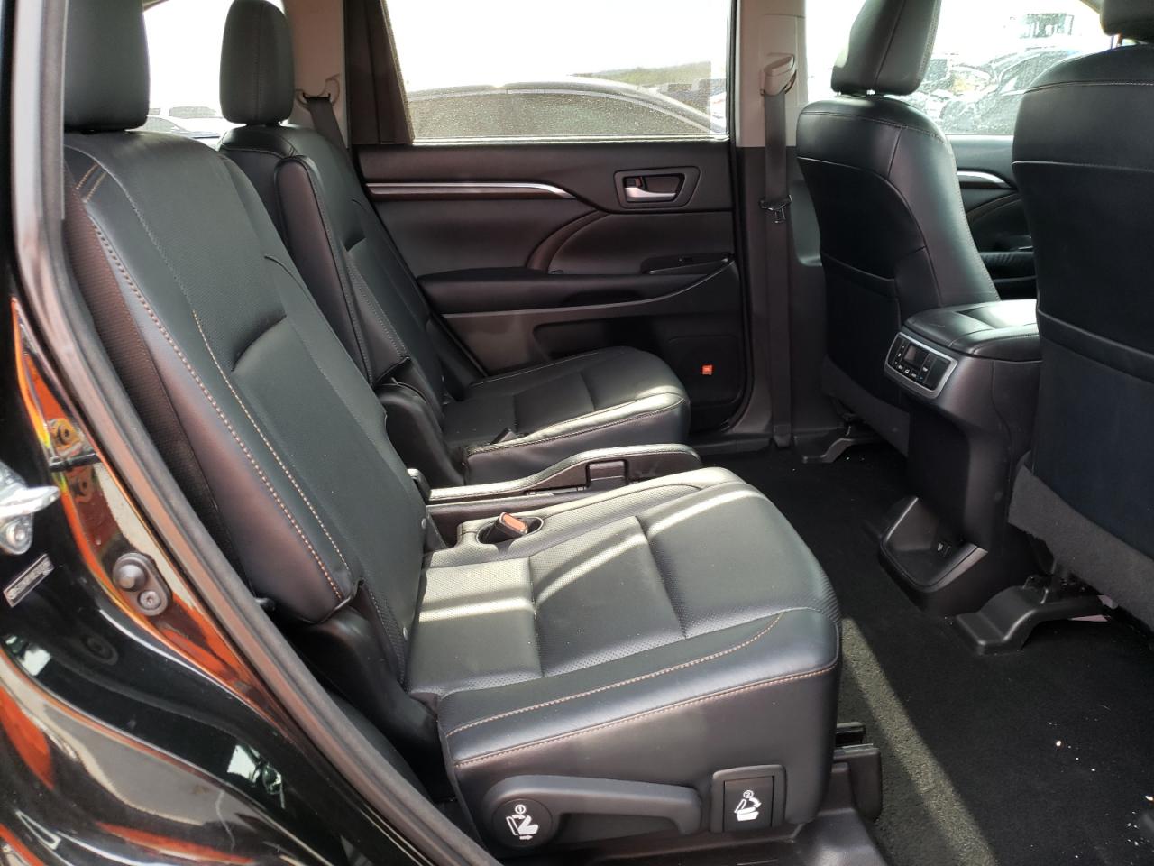 Photo 6 from auction – 2014 TOYOTA HIGHLANDER with VIN 5TDYKRFH0ES028366