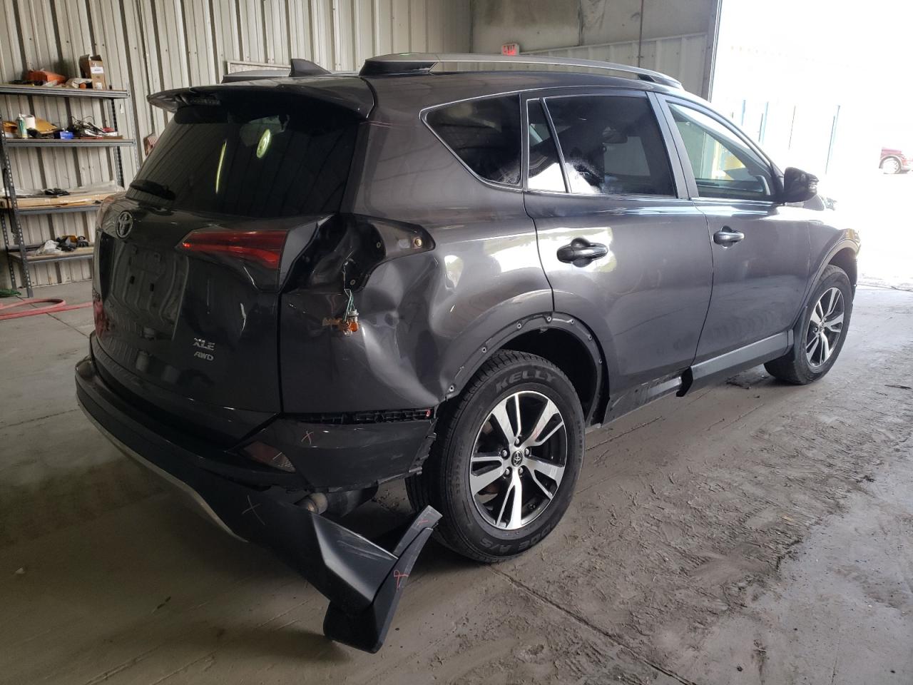 Photo 4 from auction – 2017 TOYOTA RAV4 XLE with VIN JTMRFREV6HJ144110