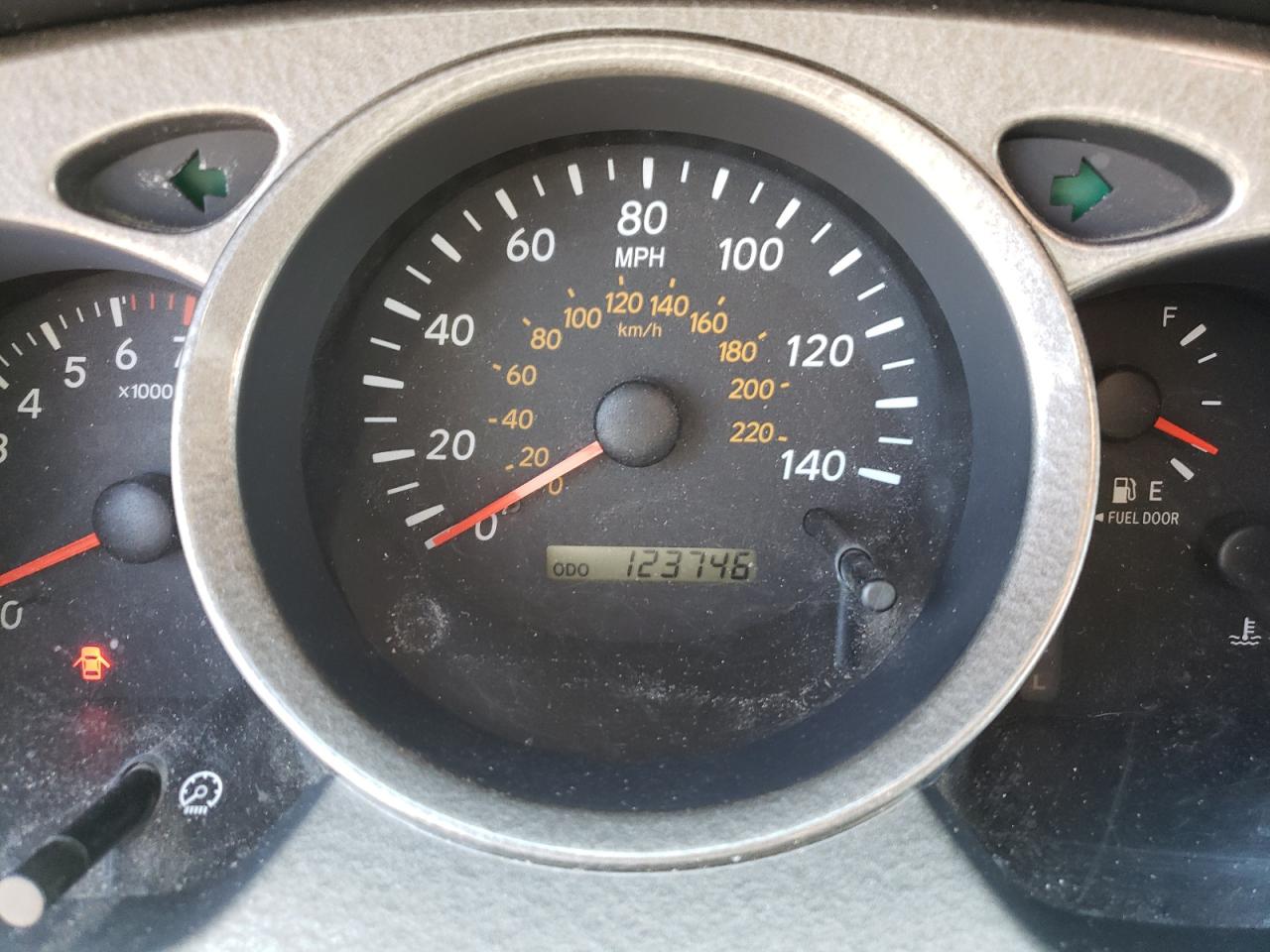 Photo 8 from auction – 2003 TOYOTA HIGHLANDER with VIN JTEGD21A030070250
