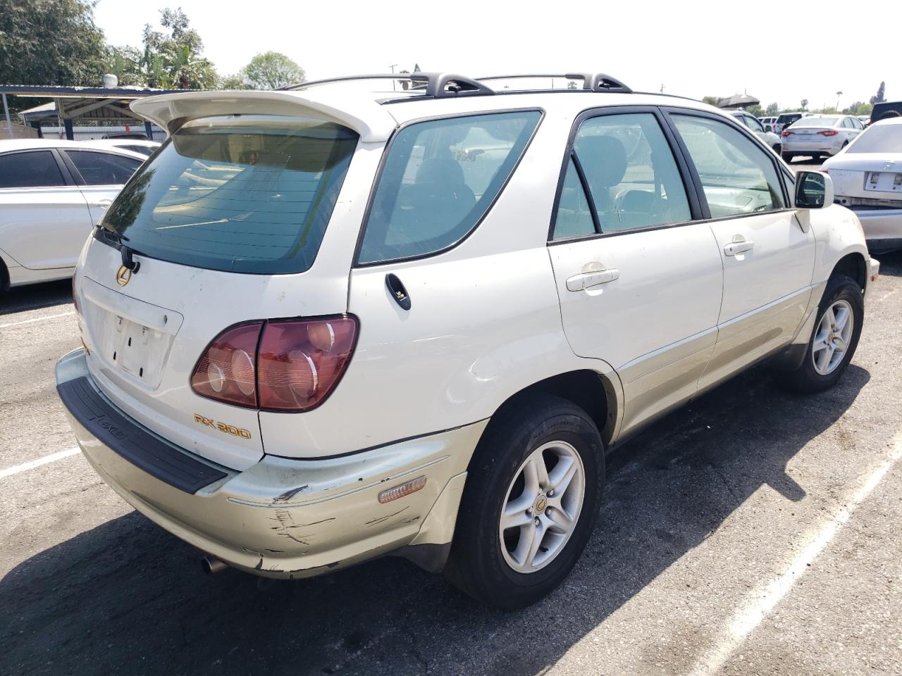 Photo 4 from auction – 2000 LEXUS RX 300 with VIN JT6GF10U1Y0060748