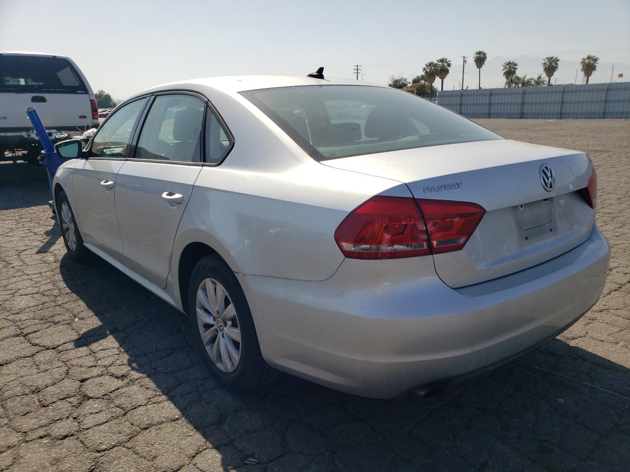 Photo 3 from auction – 2015 VOLKSWAGEN PASSAT S with VIN 1VWAT7A39FC002282