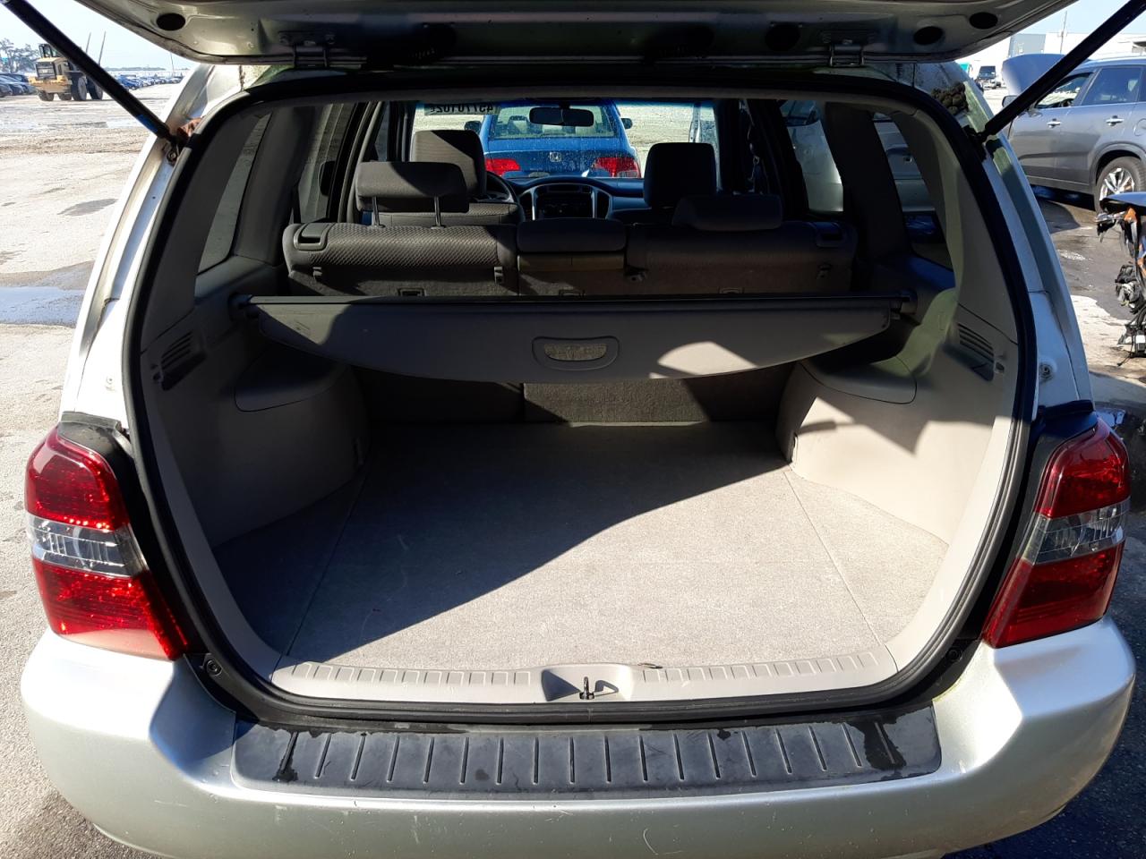 Photo 9 from auction – 2004 TOYOTA HIGHLANDER with VIN JTEGD21A040083159