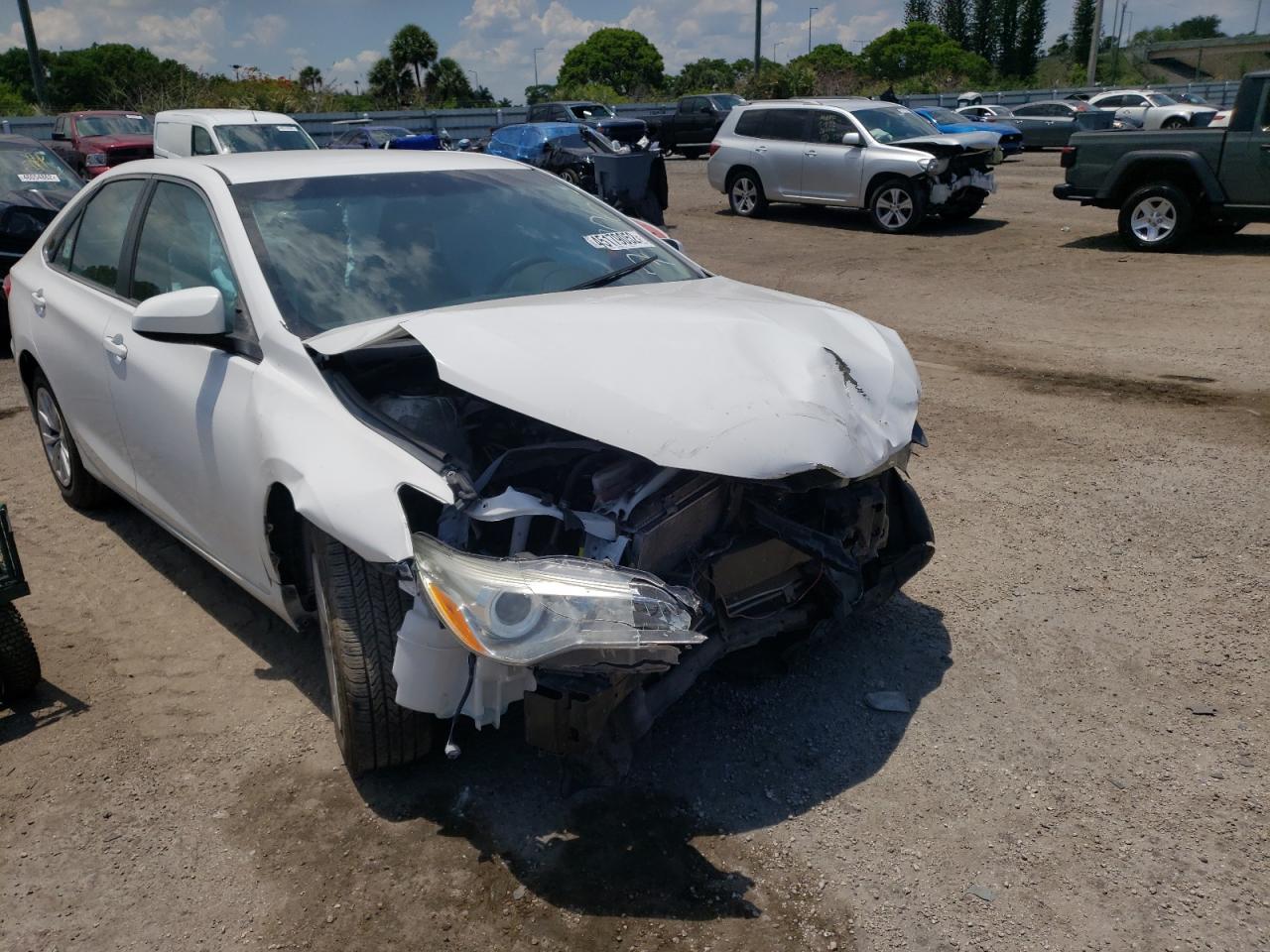 TOYOTA CAMRY LE 2015 with VIN 4T1BF1FKXFU997706 - Photo from auction