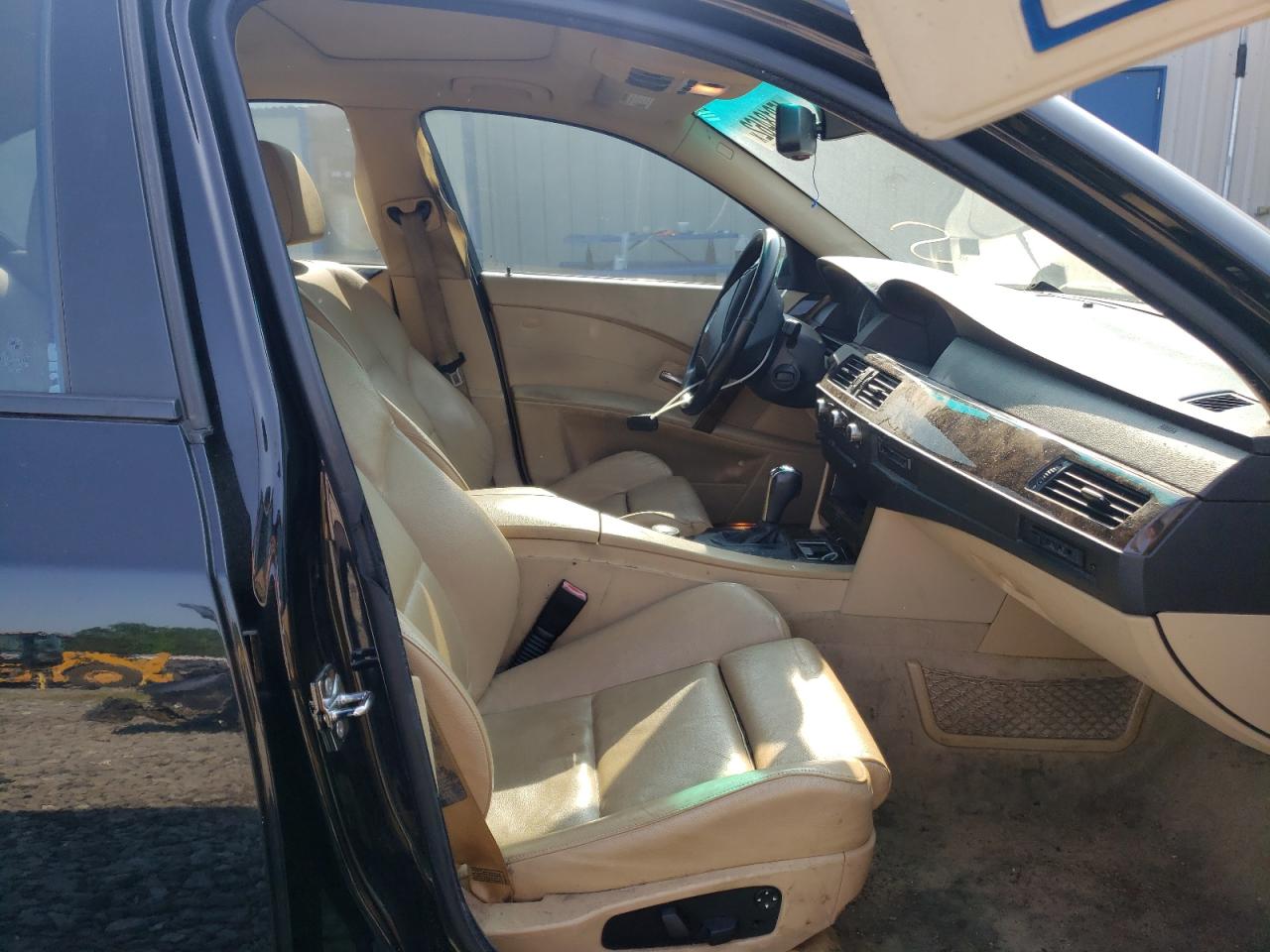 Photo 5 from auction – 2006 BMW 525 I with VIN WBANE53516CK88238