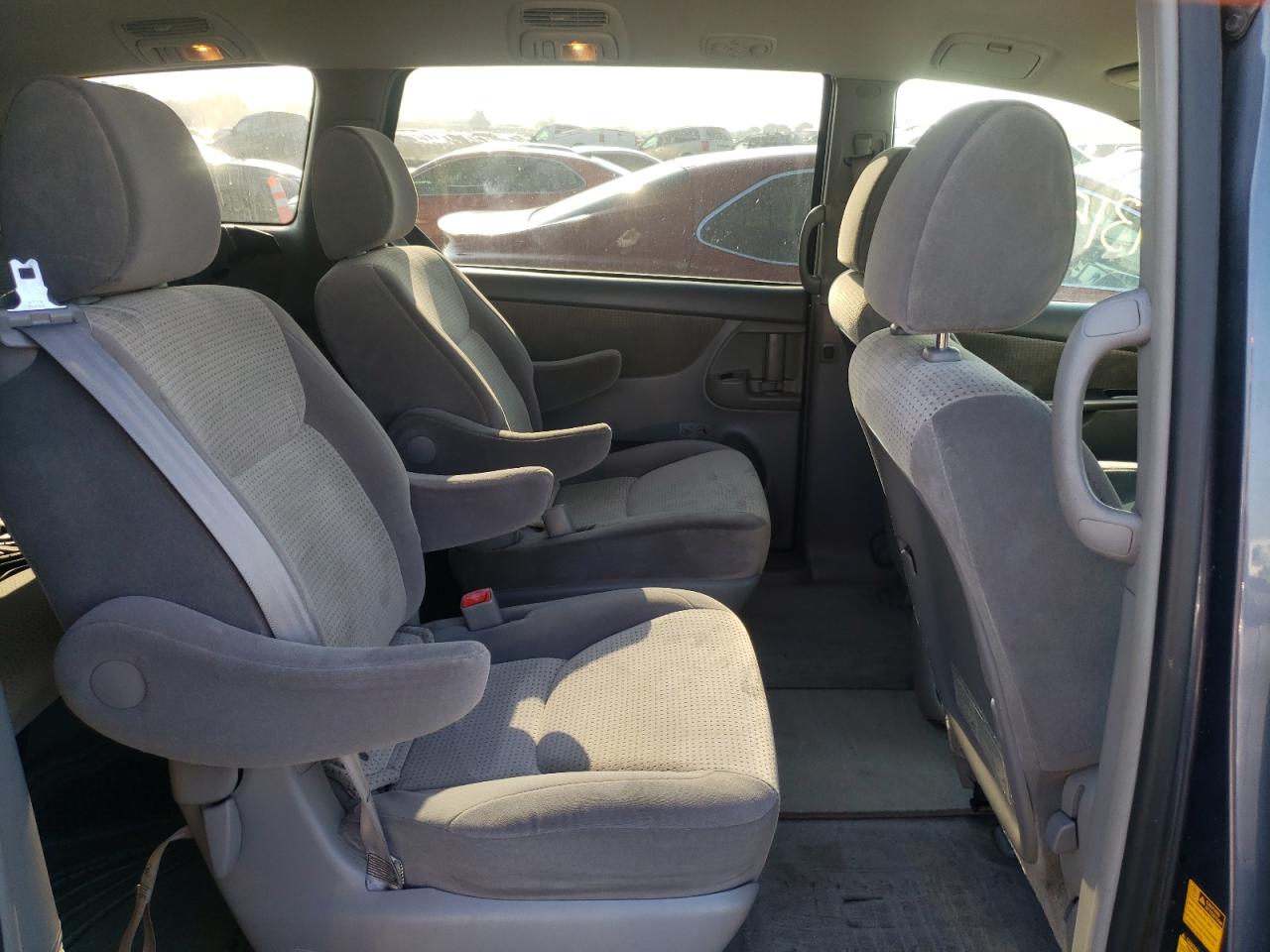 Photo 6 from auction – 2010 TOYOTA SIENNA CE with VIN 5TDKK4CC5AS331171