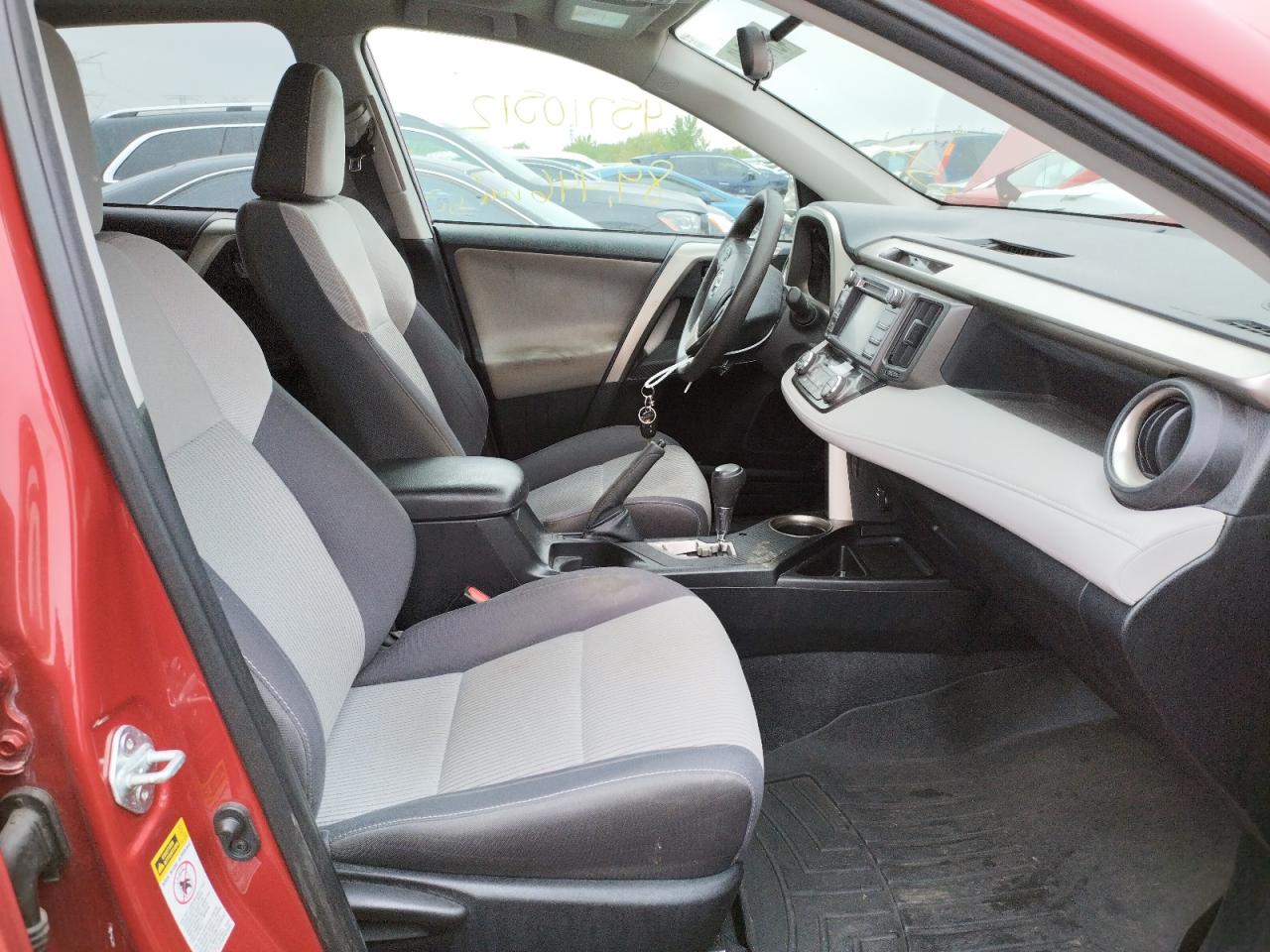 Photo 5 from auction – 2015 TOYOTA RAV4 XLE with VIN 2T3RFREV4FW237268