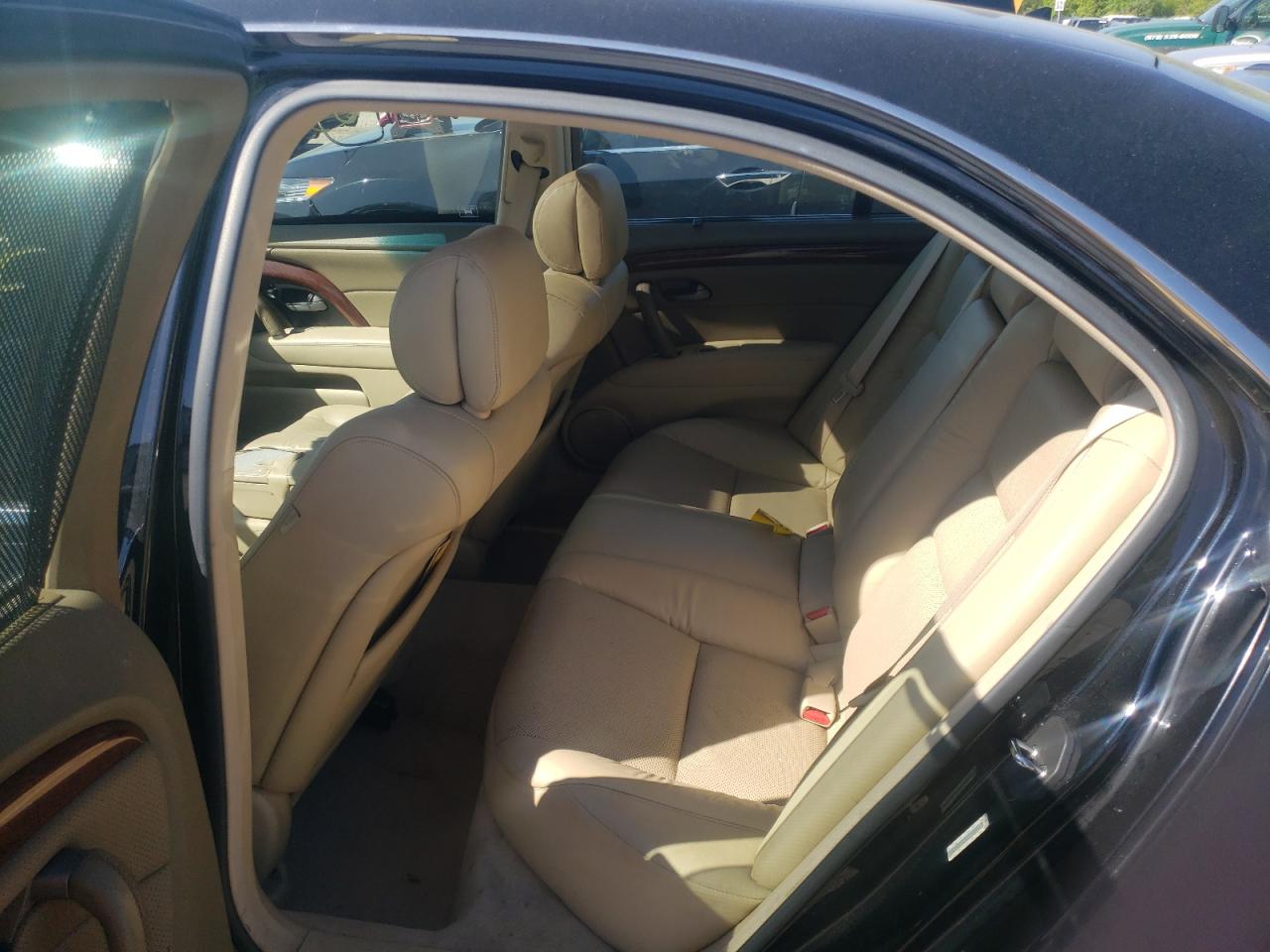 Photo 6 from auction – 2005 ACURA RL with VIN JH4KB165X5C001561
