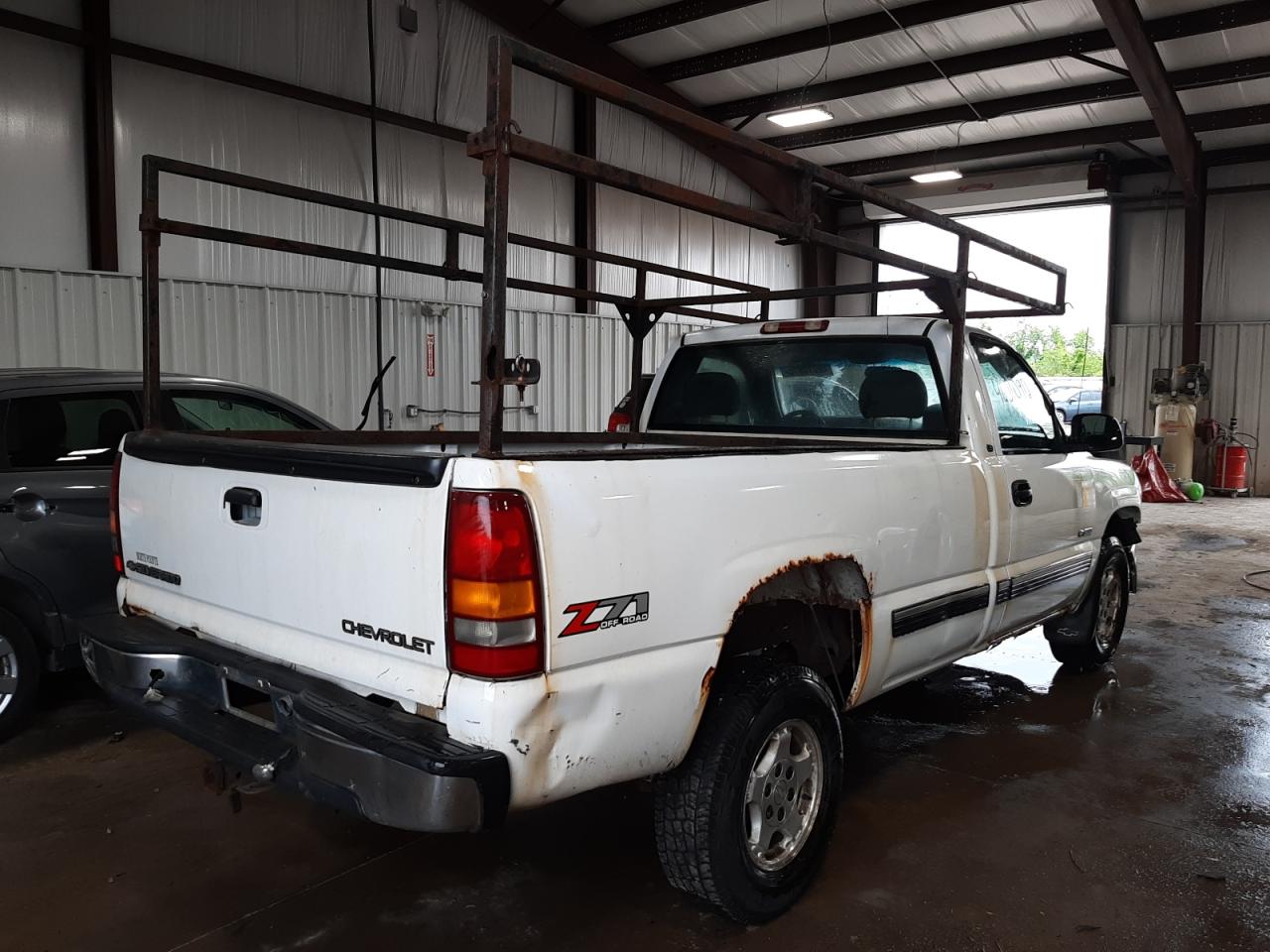 Photo 17 from auction – 2000 CHEVROLET SILVERADO with VIN 1GCEK14TXYE421619