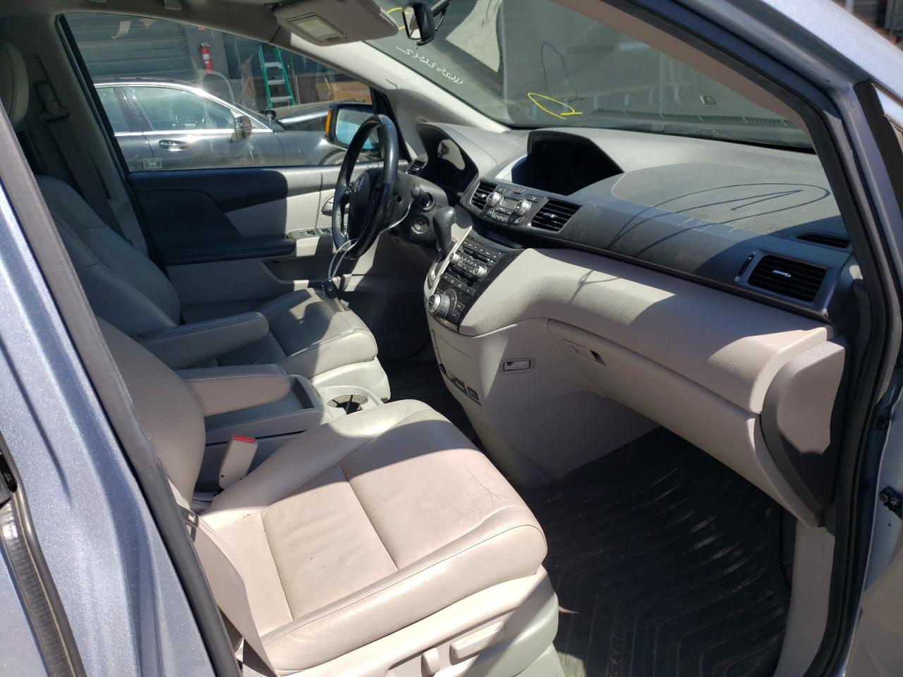 Photo 5 from auction – 2012 HONDA ODYSSEY TO with VIN 5FNRL5H96CB063575