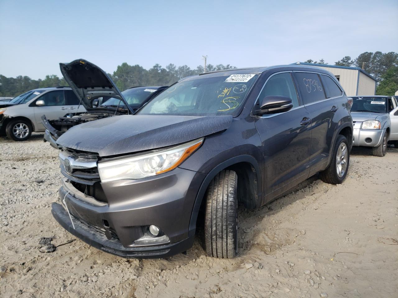 Photo 2 from auction – 2015 TOYOTA HIGHLANDER with VIN 5TDYKRFH7FS119393