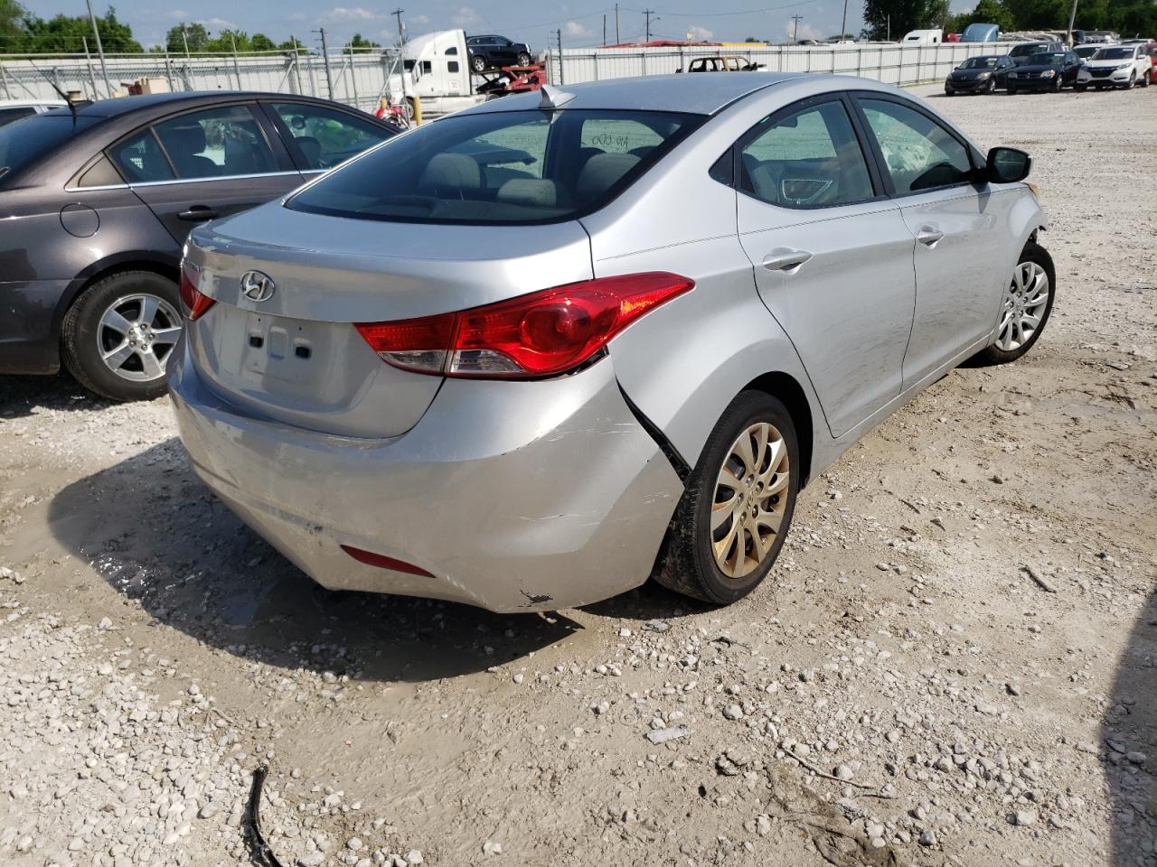 Photo 4 from auction – 2012 HYUNDAI ELANTRA with VIN 5NPDH4AE1CH067791