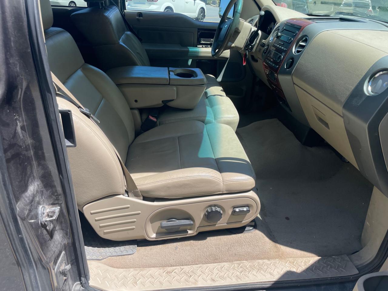 Photo 5 from auction – 2006 FORD F150 with VIN 1FTPX14556FB52738