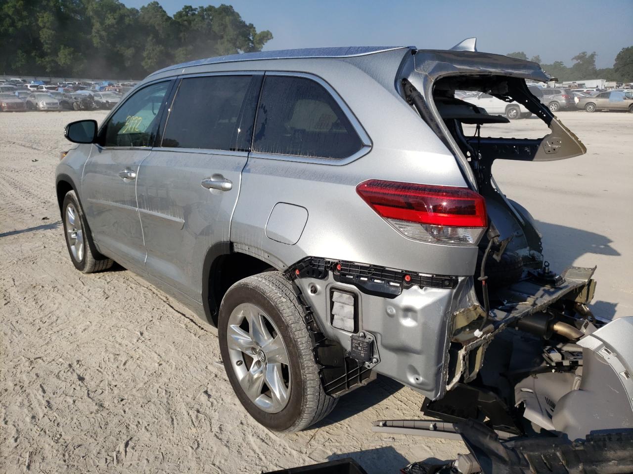 Photo 3 from auction – 2018 TOYOTA HIGHLANDER with VIN 5TDDZRFH6JS806092