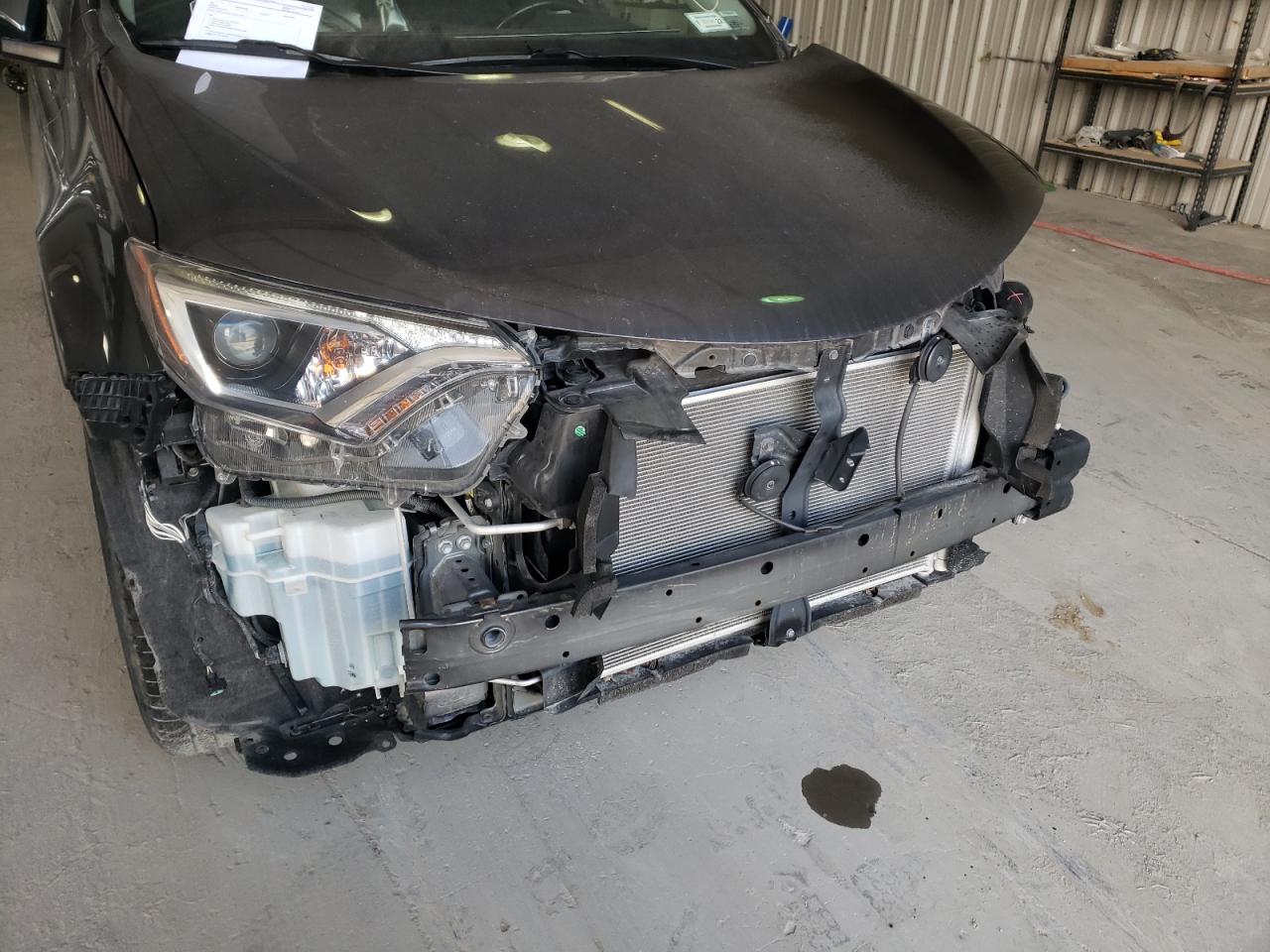 Photo 9 from auction – 2017 TOYOTA RAV4 XLE with VIN JTMRFREV6HJ144110