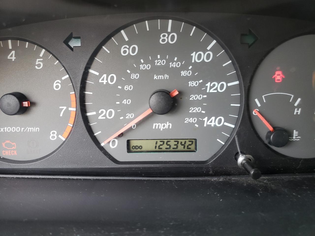 Zdjęcie 8 z aukcji – 2002 MAZDA 626 LX z VIN 1YVGF22C825295994