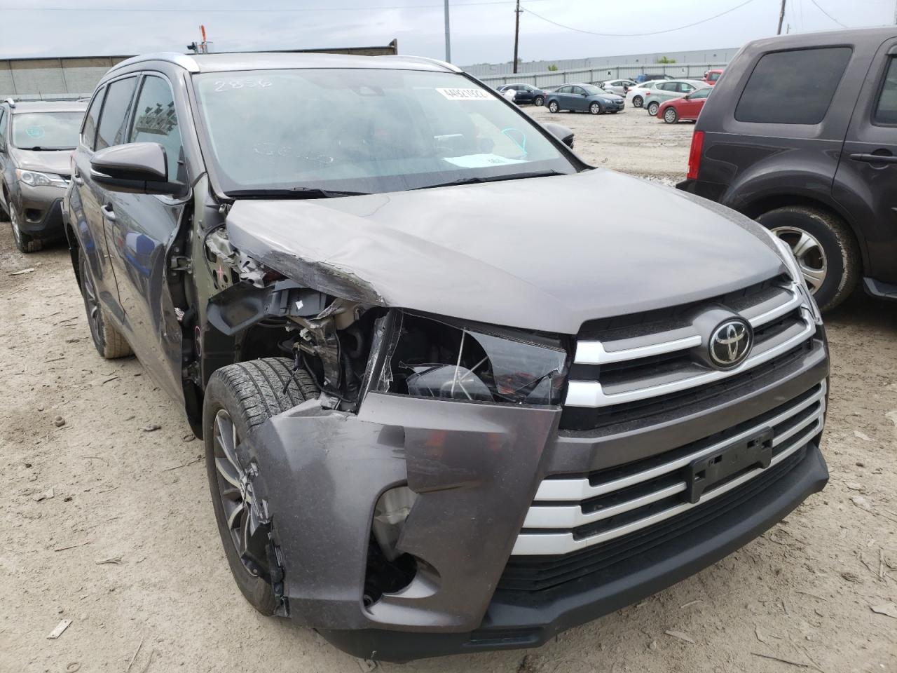 Photo 9 from auction – 2017 TOYOTA HIGHLANDER with VIN 5TDJZRFH3HS423840