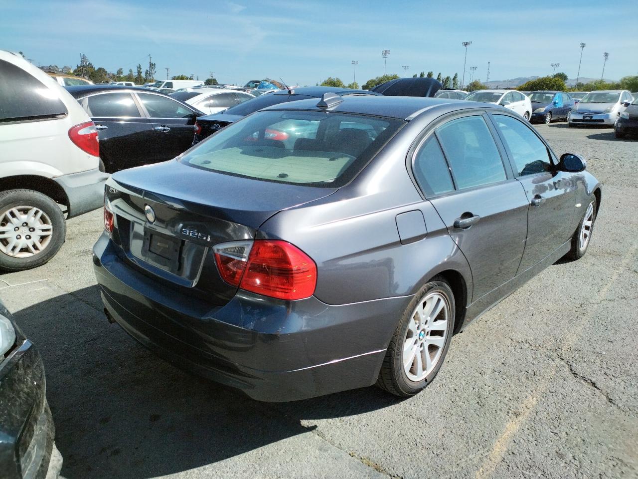 Photo 4 from auction – 2006 BMW 325 I with VIN WBAVB13546K001305