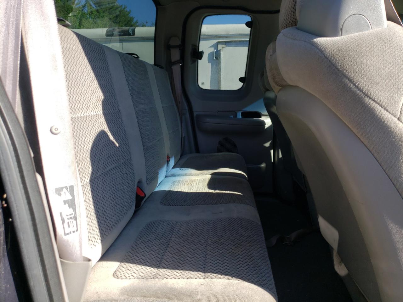 Photo 6 from auction – 2001 FORD F150 with VIN 1FTRX18L61NB64249