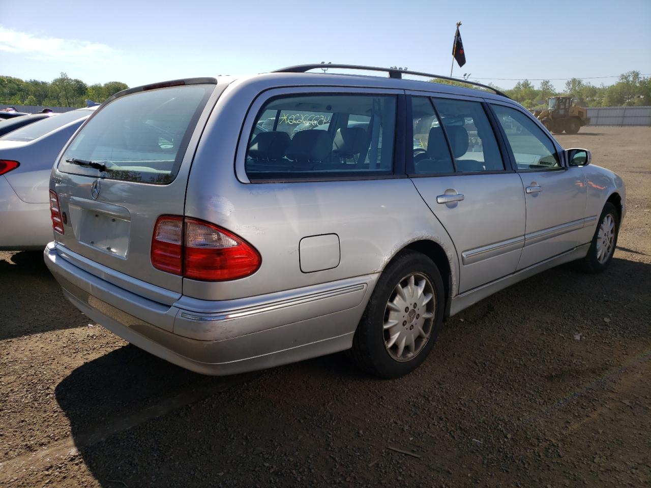 Photo 4 from auction – 2001 MERCEDES-BENZ E 320 with VIN WDBJH65J91B308273