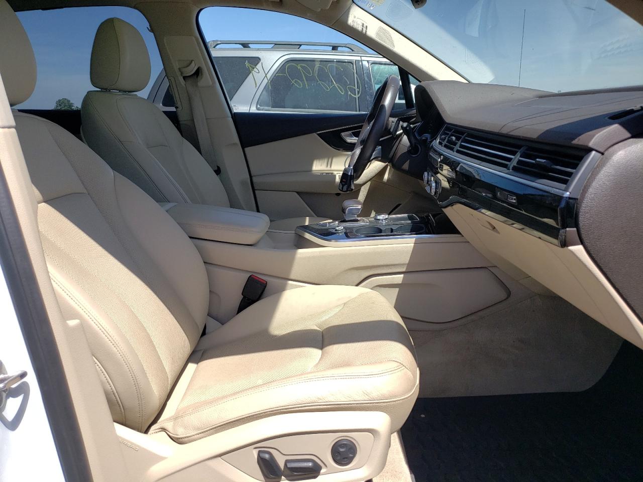 Photo 5 from auction – 2019 AUDI Q7 PREMIUM with VIN WA1LAAF7XKD004874