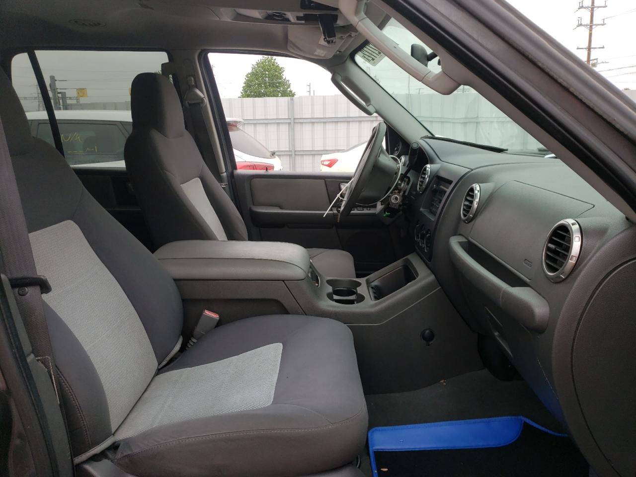 Photo 19 from auction – 2003 FORD EXPEDITION with VIN 1FMRU15W03LC17822