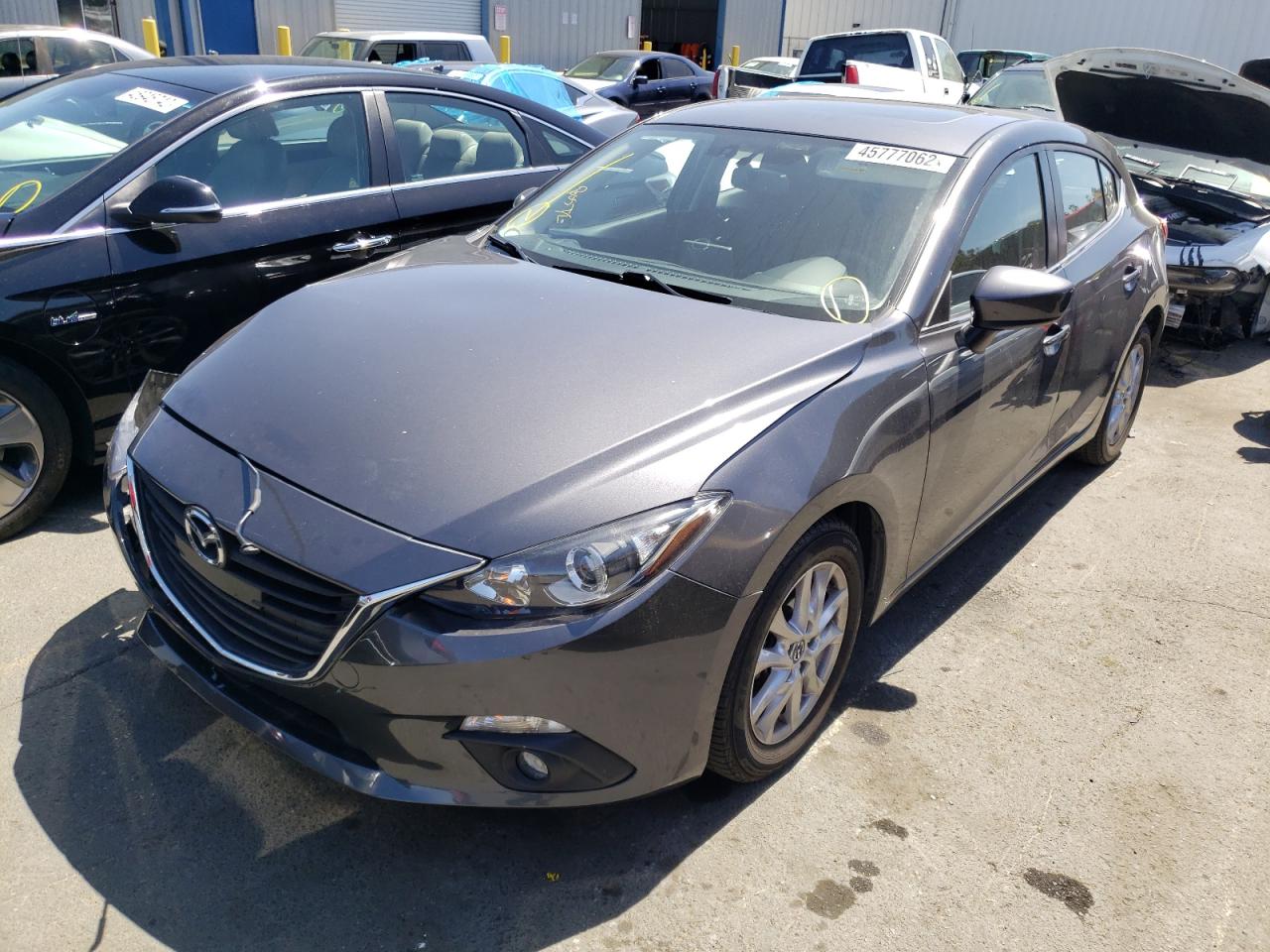 Photo 2 from auction – 2016 MAZDA 3 TOURING with VIN JM1BM1L72G1320212